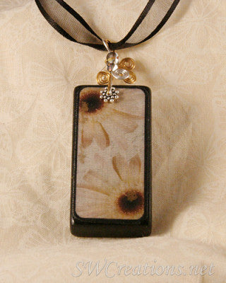 Magia Nero Daisy Black Domino Pendant Necklace - Elegant Gothic Jewelry for Women, Perfect for Parties, Weddings & Everyday Fashion
