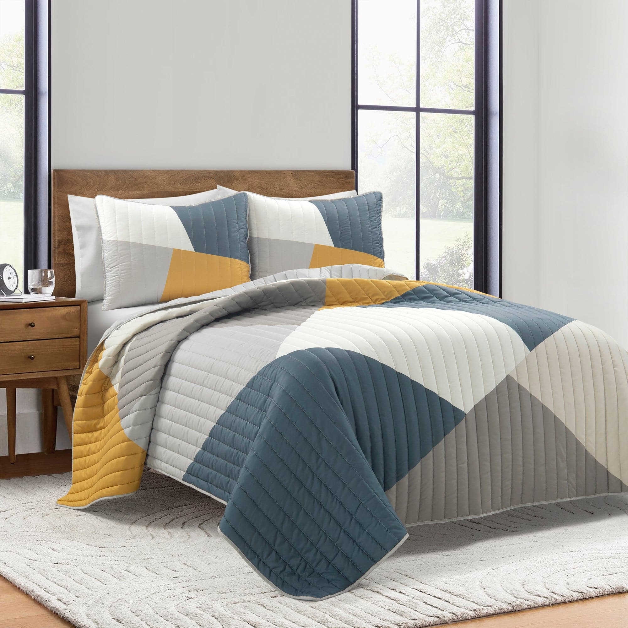 Modern Color Block Quilt 3 Piece Bedding Set - Soft Geometric Pattern Comforter, Duvet Cover & Pillow Shams - Perfect for Master Bedroom, Guest Room & Dorm Decor