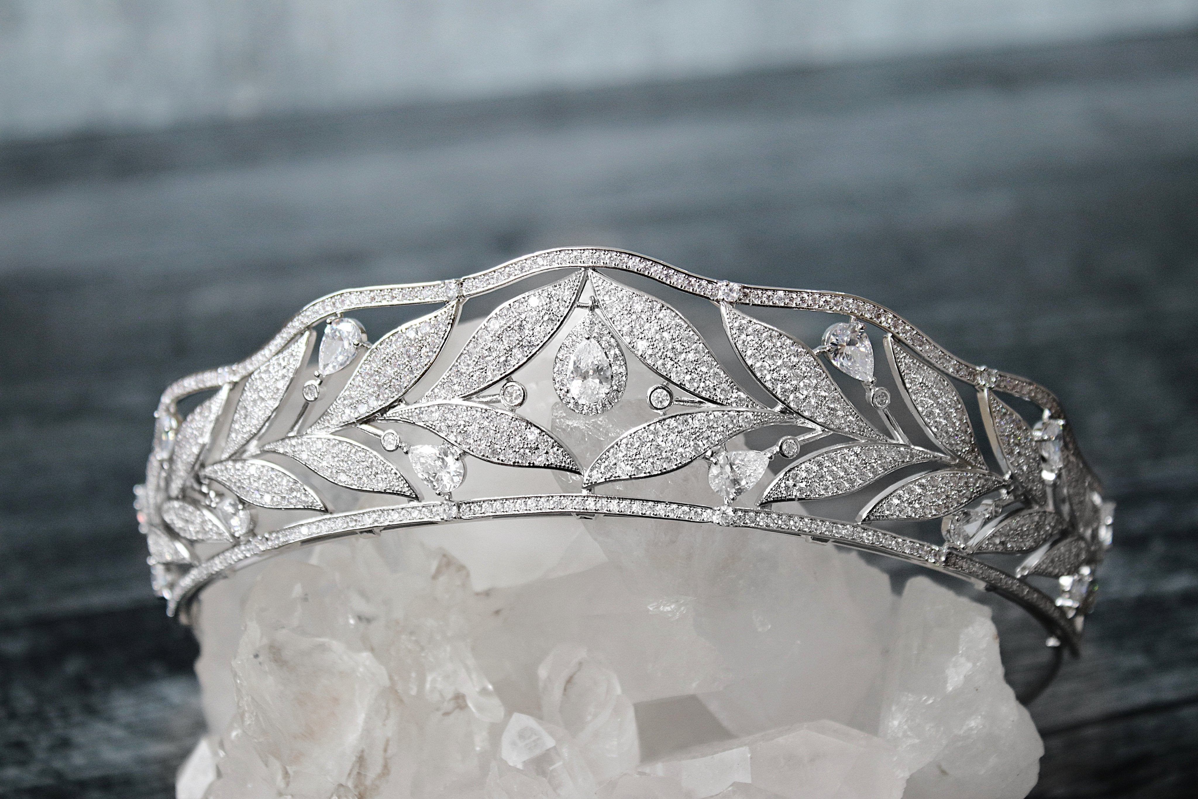 LILIAN Bandeau Tiara - Elegant Rhinestone Headband for Women, Bridal Hair Accessories, Wedding Crown, Prom & Party Headpiece | Perfect for Brides, Prom Queens, and Special Occasions