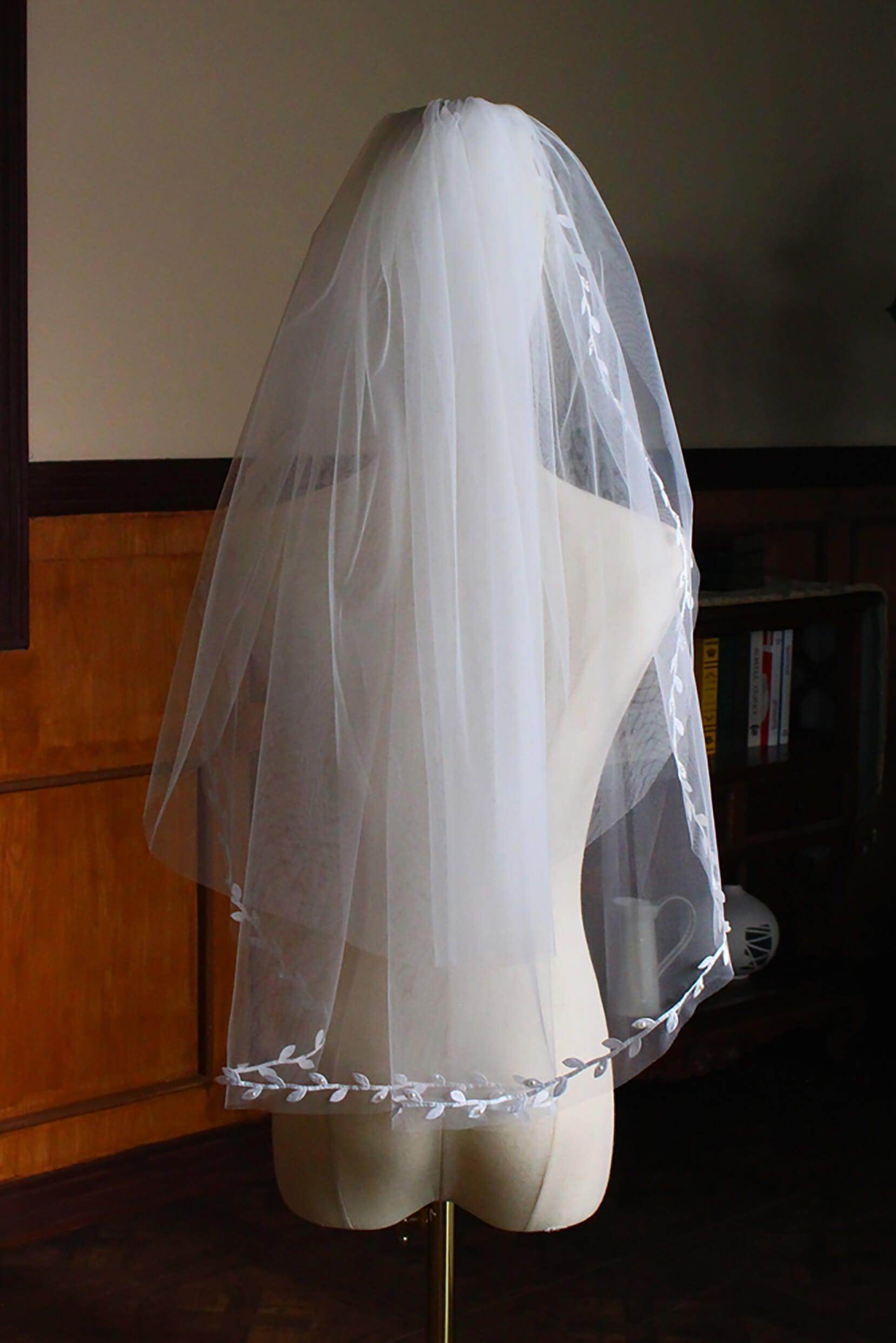 Elegant One-Tier Leaf Edge Tulle Waist Veil CV0300 - Perfect for Wedding, Bridal Shower, and Formal Events