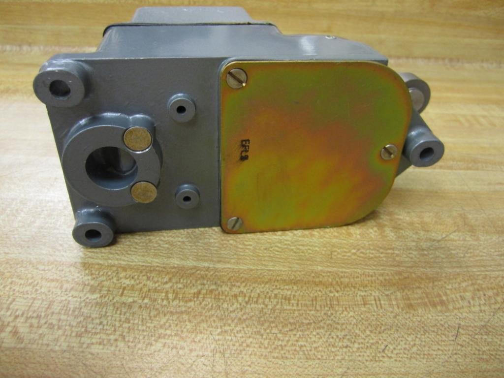 Allen Bradley 801-ASH28 Industrial Push Button Switch - Heavy Duty Metal Enclosure for Machinery & Control Panels - Perfect for Factory Automation & Equipment Control Systems