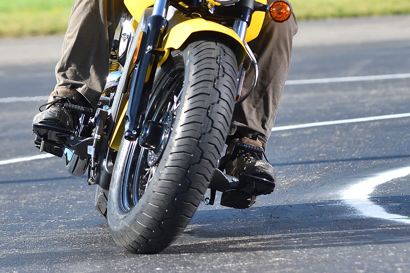 Kenda 046731712F1 K673 Kruz Front Motorcycle Tire - 120/90-17 for Cruiser & Touring Bikes - High-Performance Grip & Durability on Highways & City Roads