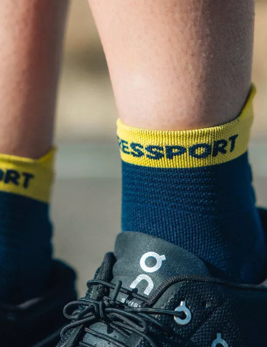 Compressport Unisex Pro Racing Socks v4.0 - Running Socks for Men & Women - Breathable Low-Cut Athletic Socks - Blue/Green Sheen - Perfect for Marathon, Triathlon & High-Performance Sports