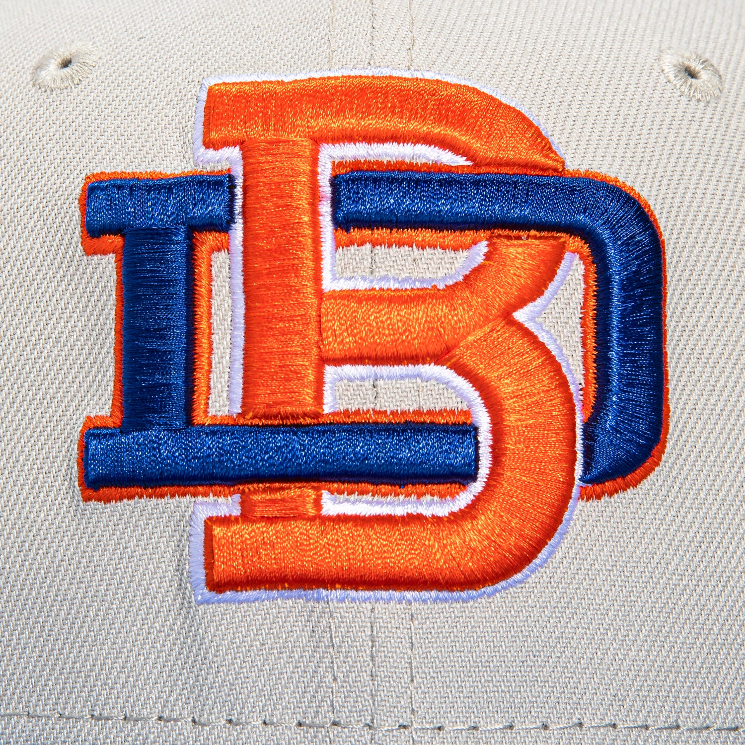 New Era 59Fifty Denver Broncos Logo Patch Snapback Hat - Stone & Royal Blue - Official NFL Team Cap for Men & Women - Perfect for Game Day, Sports Events & Streetwear Fashion