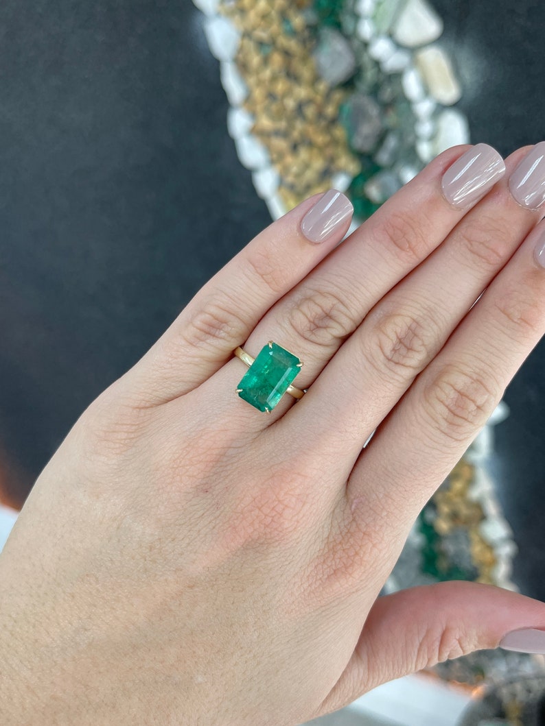 6.26 Carat 18K Gold Elongated Emerald Cut Moss Green Solitaire Engagement Ring for Women - Vintage Inspired Four Prong Setting, Perfect for Proposals, Anniversaries & Special Occasions