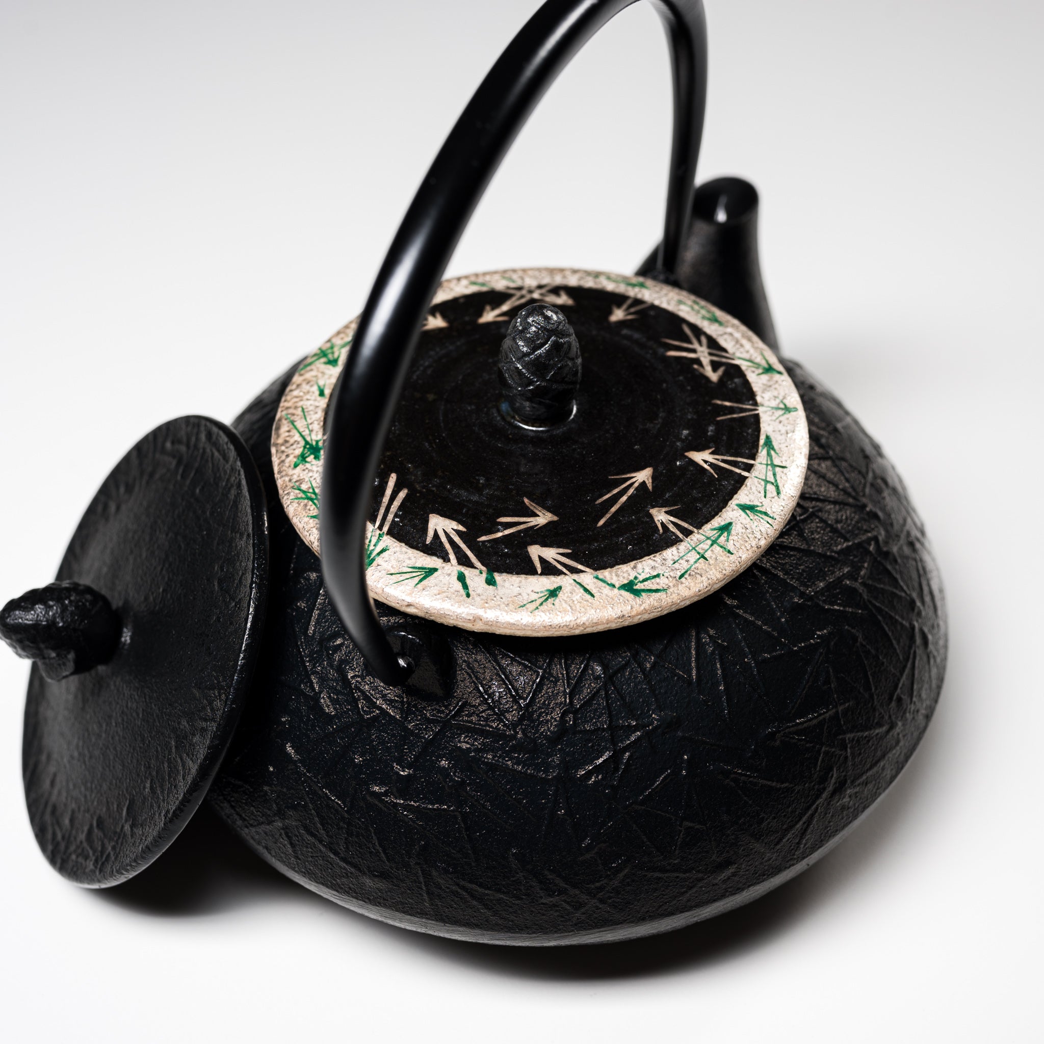 Premium Kyo Kiyomizu Ware Cast Iron Teapot - Authentic Japanese Silver Pine Design, 510ml / Nanbu Ironware - Perfect for Tea Ceremonies & Home Brewing