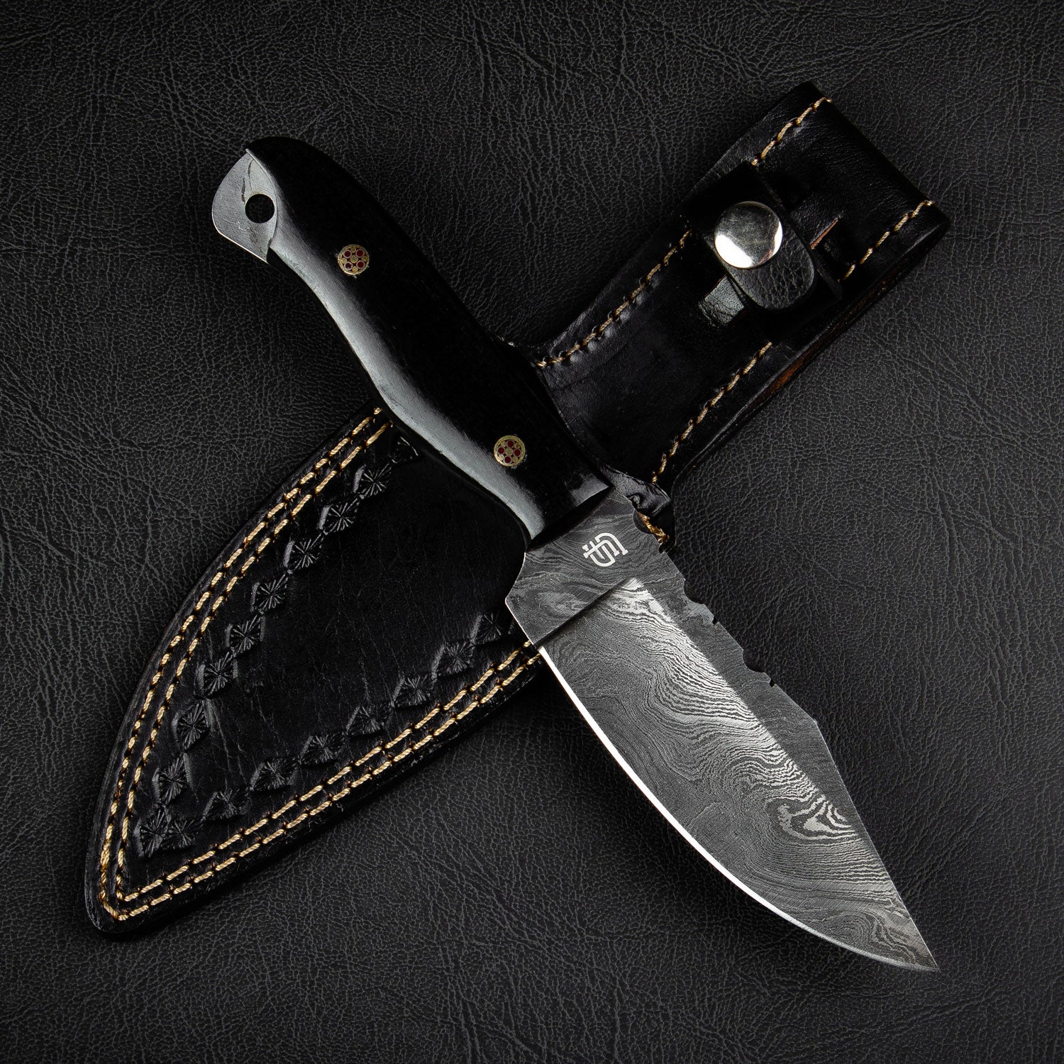 Premium Damascus Steel Hunting Knife - Handcrafted Outdoor Survival Knife for Camping, Hunting & Bushcraft - Razor Sharp Blade with Ergonomic Handle