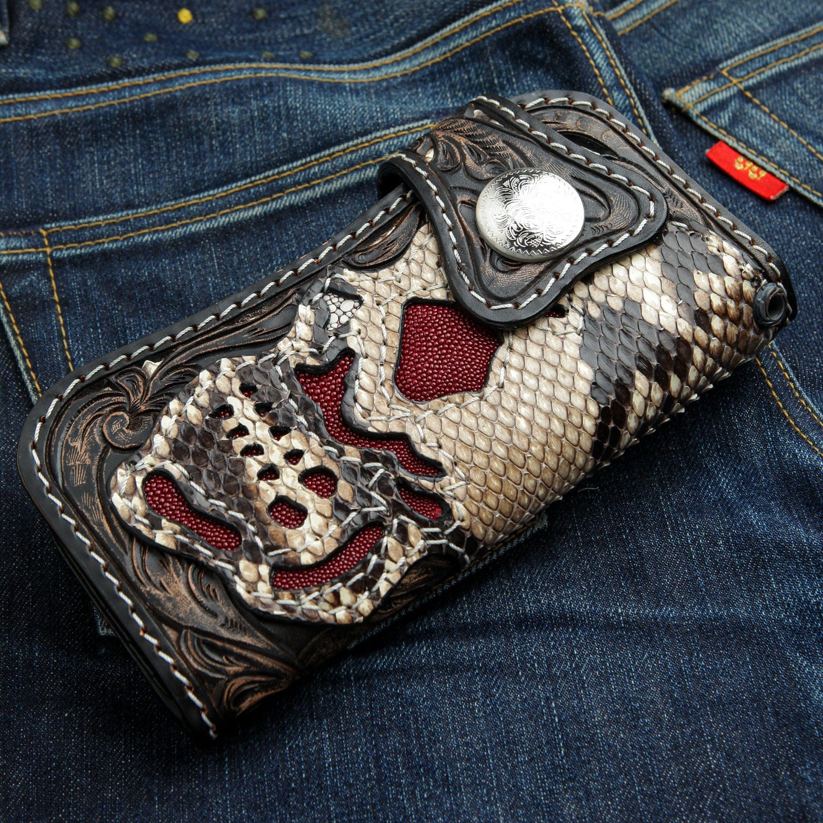 Extreme Rider Skull Leather Biker Wallet for Men - Premium Genuine Leather Motorcycle Wallet with Chain - Perfect for Bikers, Riders & Motorcycle Enthusiasts