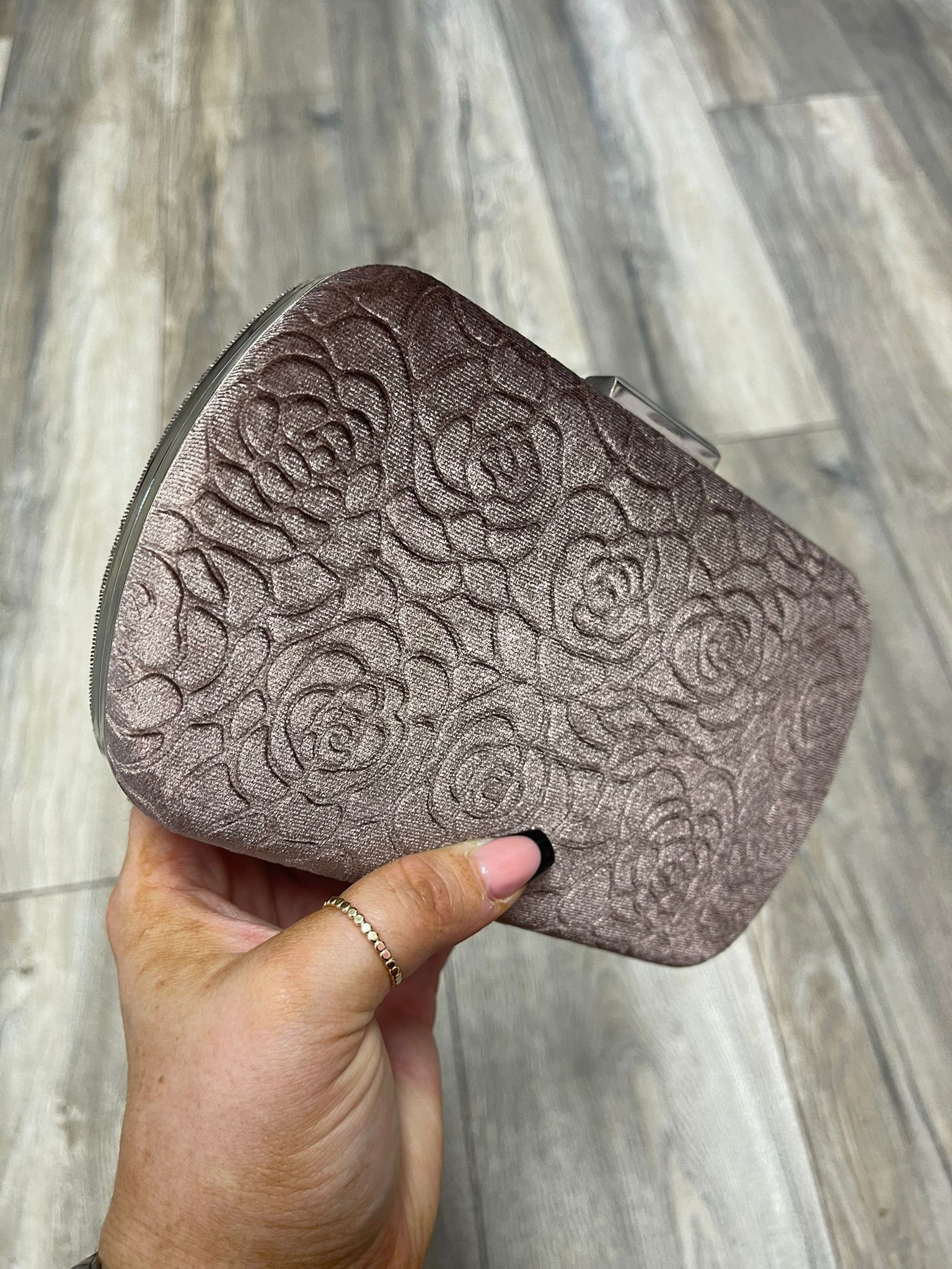 Elegant Ivy Embossed Velvet Clutch Purse for Women - 4 Stylish Colors - Perfect for Evening Parties, Weddings & Special Occasions
