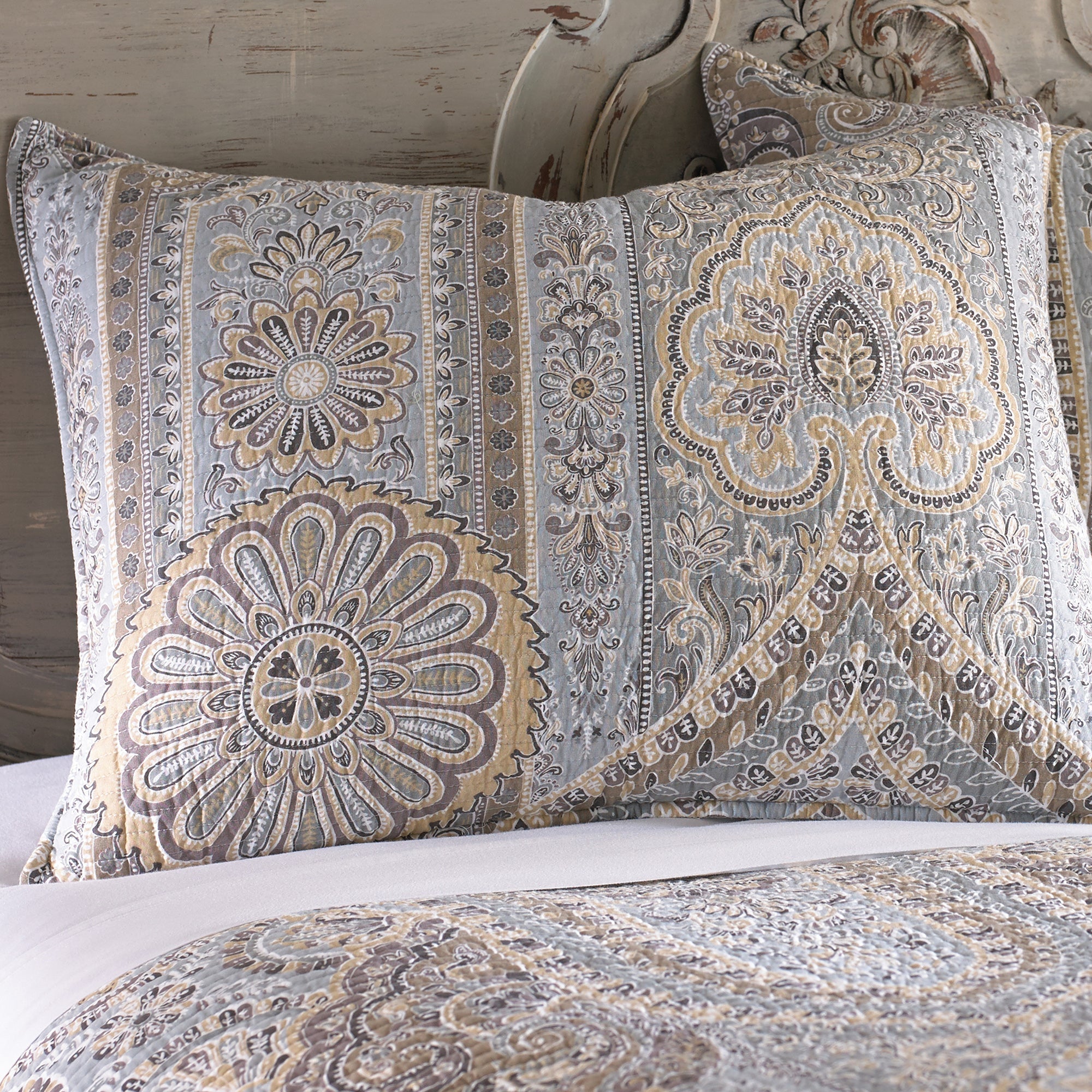 Casablanca Grey Quilt Set Queen Size - Soft 3-Piece Bedding Set with Pillow Shams, Breathable Cotton Blend for All Seasons - Perfect for Master Bedroom, Guest Room & Cozy Home Decor