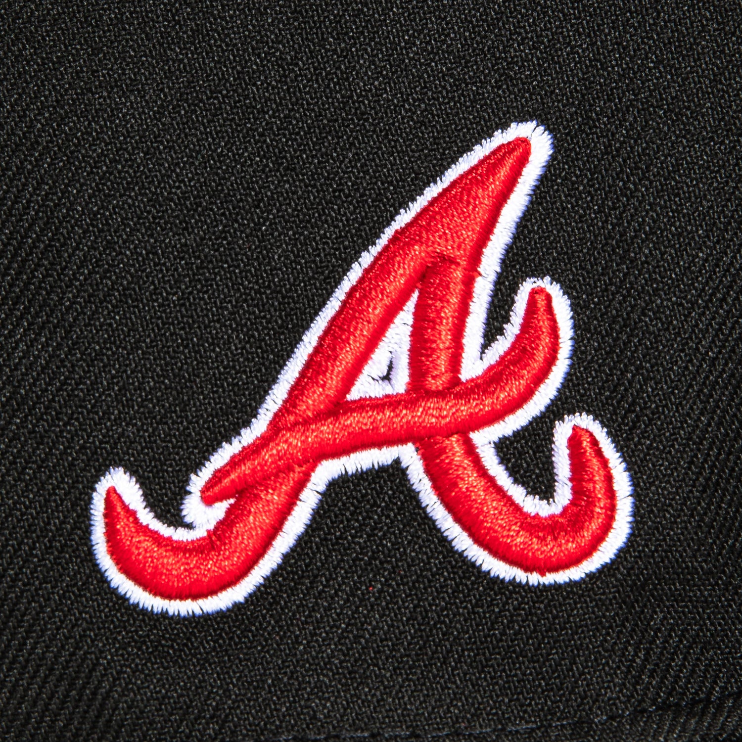 New Era 59Fifty Atlanta Braves Logo Patch Script Hat - Black MLB Baseball Cap for Men & Women - Perfect for Games, Fan Gear & Streetwear Fashion