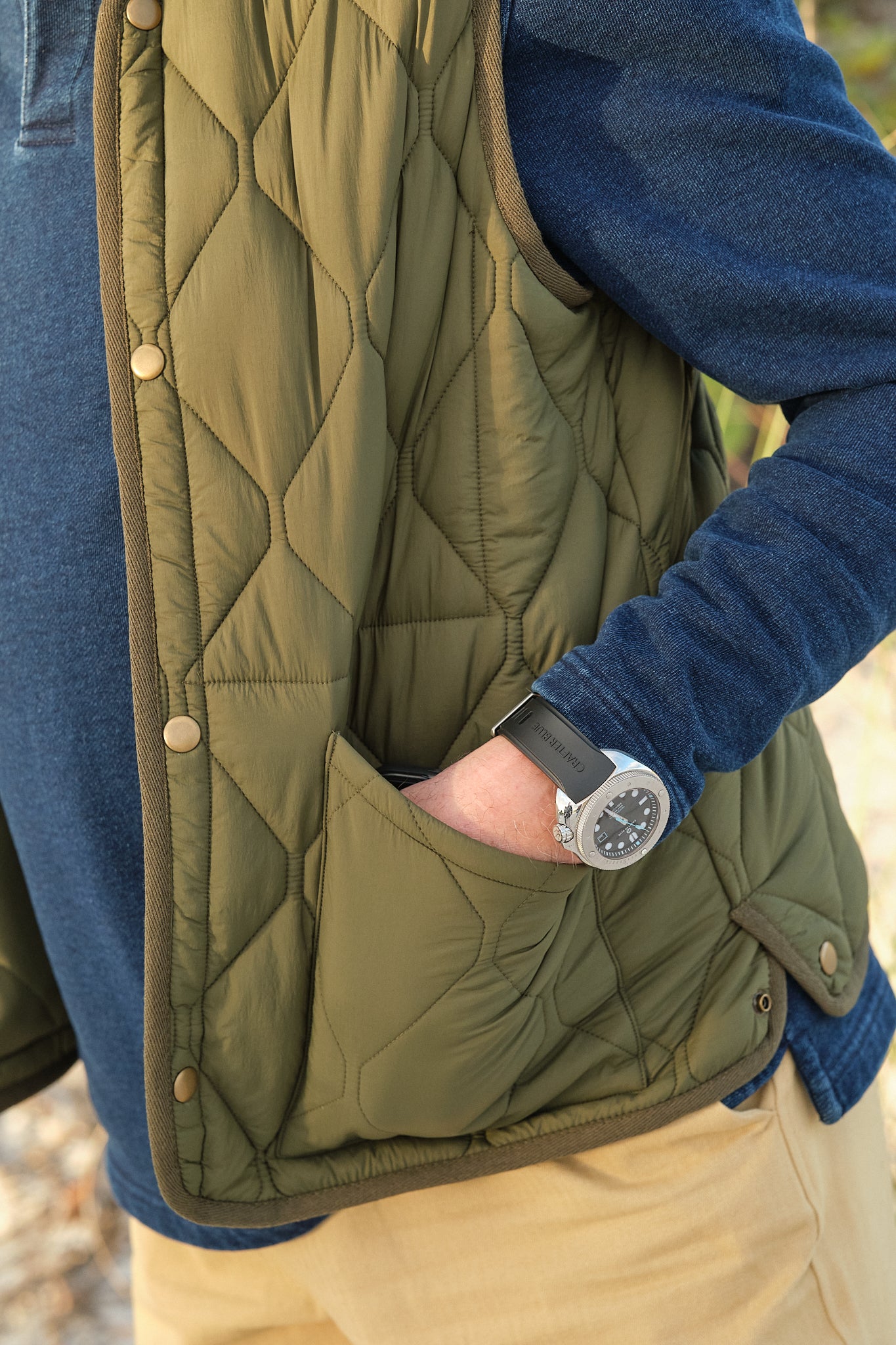 Quilted Vest for Women in Olive Green - Lightweight Puffer Vest for Fall & Winter - Perfect for Outdoor Activities, Hiking, and Casual Wear