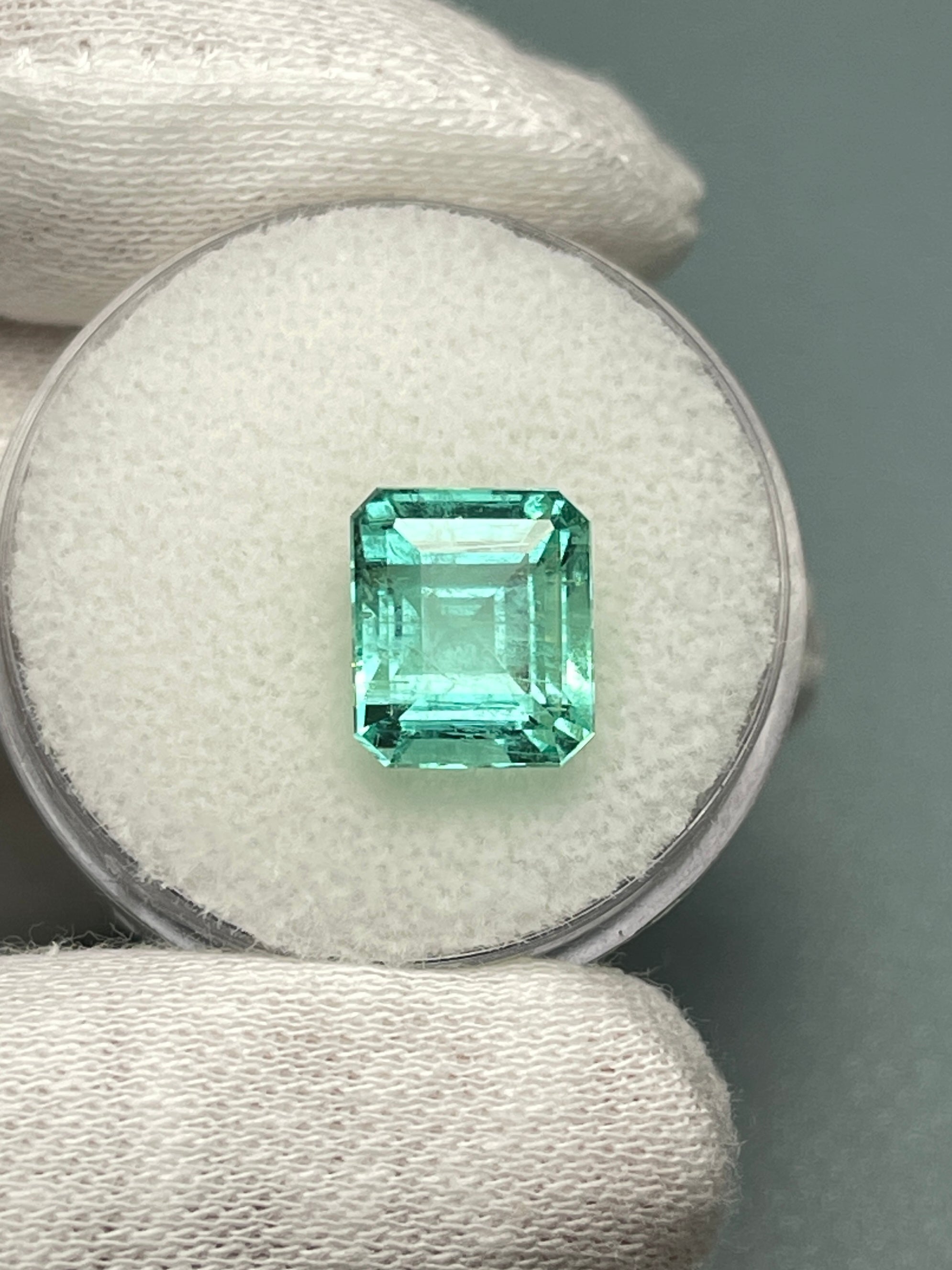 4.91 Carat 10x8.5mm Chunky Pastel Bluish Green Natural Loose Colombian Emerald Gemstone - Emerald Cut for Jewelry Making, Engagement Rings & Luxury Gifts