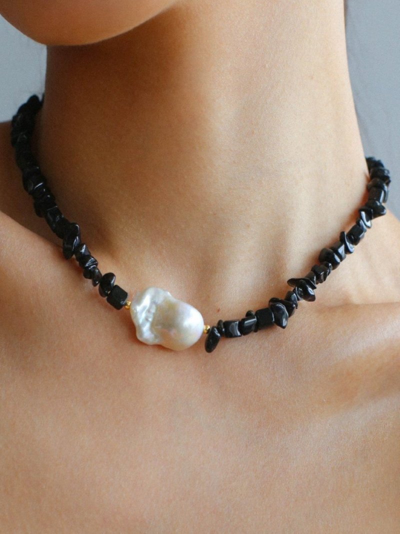 Elegant Black Agate Crushed Stone Baroque Pearl Necklace for Women - Perfect for Weddings, Parties & Special Occasions