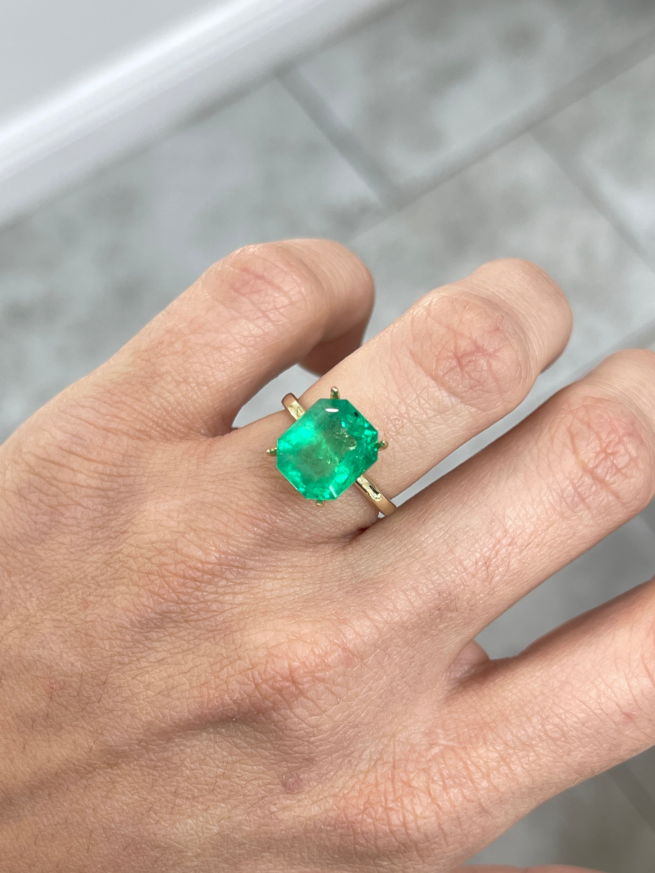 5.75 Carat 11.5x10mm Natural Colombian Emerald - Medium Green with Freckles - Loose Gemstone for Jewelry Making, Engagement Rings & Collector's Items