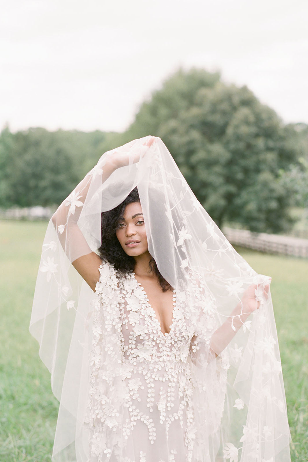 Ivory 3D Floral Beaded Wedding Veil - Elegant Botanical Bridal Accessory for Garden & Boho Weddings