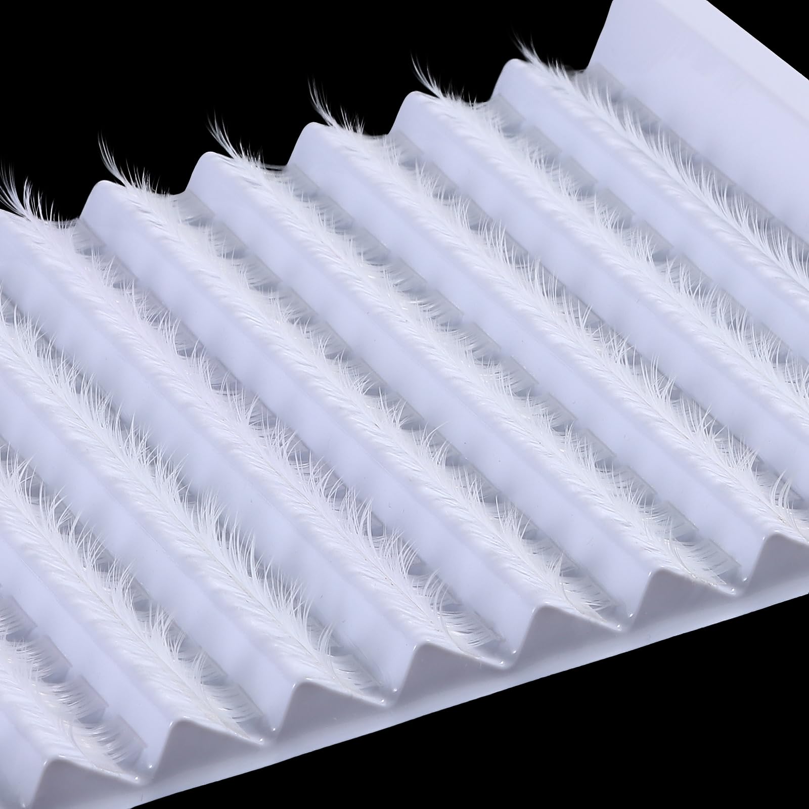 Outopen White Lashes Clusters 140Pcs - Natural Look False Eyelash Extensions, D Curl Wispy Cat Eye Lashes for DIY Lash Extensions at Home (W01) - Perfect for Parties, Weddings & Everyday Glam