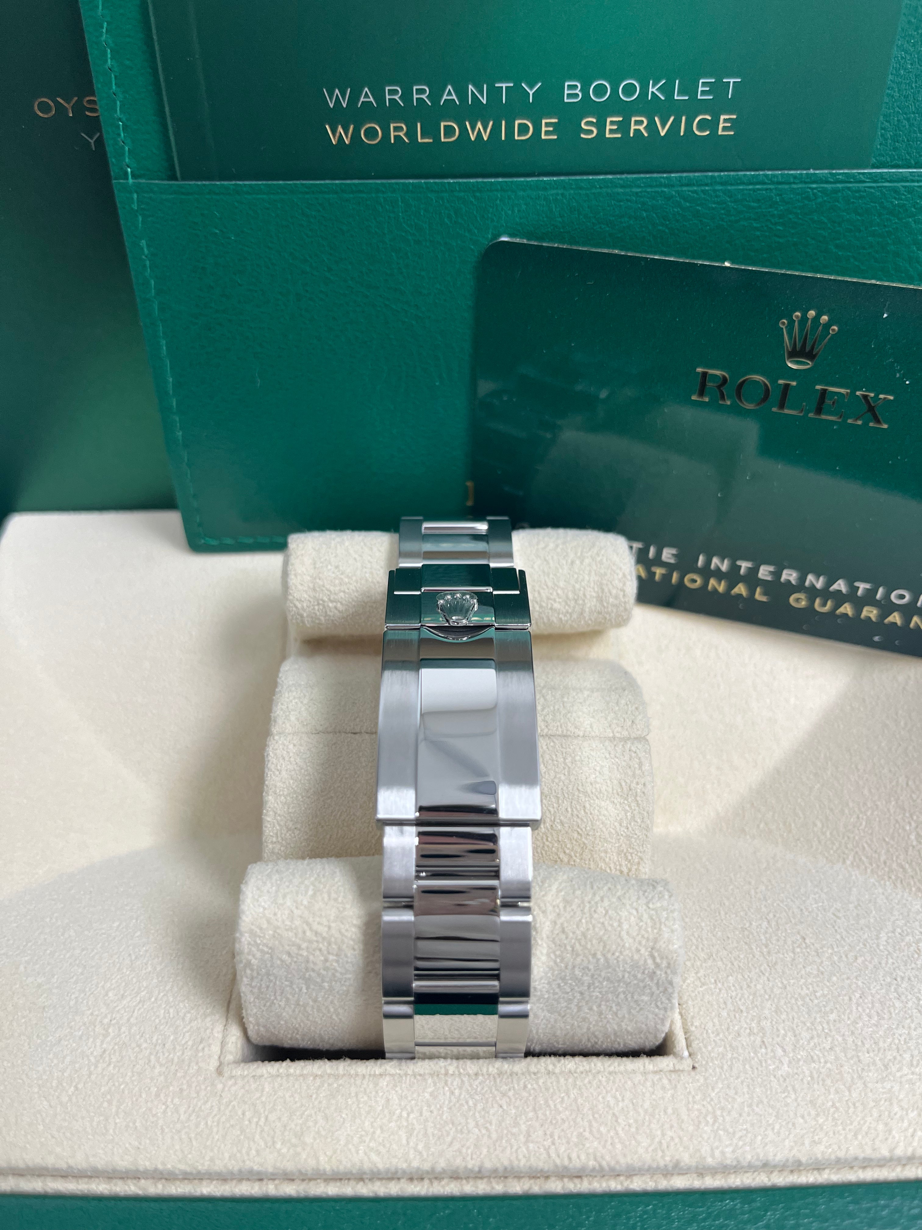 Rolex Yacht Master 40 Two Tone Platinum & Steel Men's Watch with Blue Sunray Dial (Ref# 126622) - Luxury Diving & Yachting Timepiece for Business Professionals & Watch Collectors