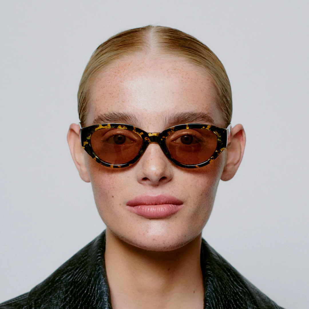A. Kjaerbede Winnie Sunglasses - Black/Yellow Tortoise Frame for Women, UV Protection, Fashionable & Lightweight - Perfect for Beach, Driving & Outdoor Activities