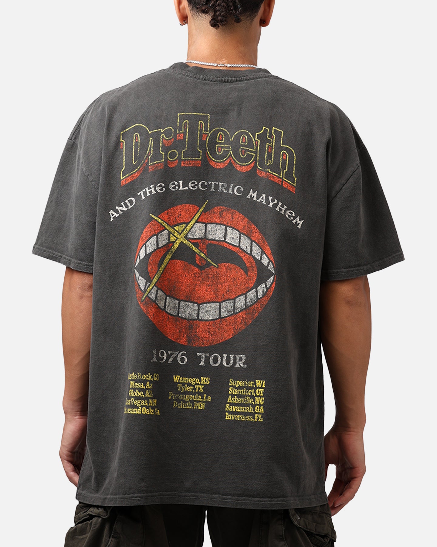 Vintage Disney The Muppets Animal Graphic T-Shirt - Black Heavyweight Cotton Tee for Men & Women - Perfect for Casual Wear, Concerts, and Disney Fan Gifts