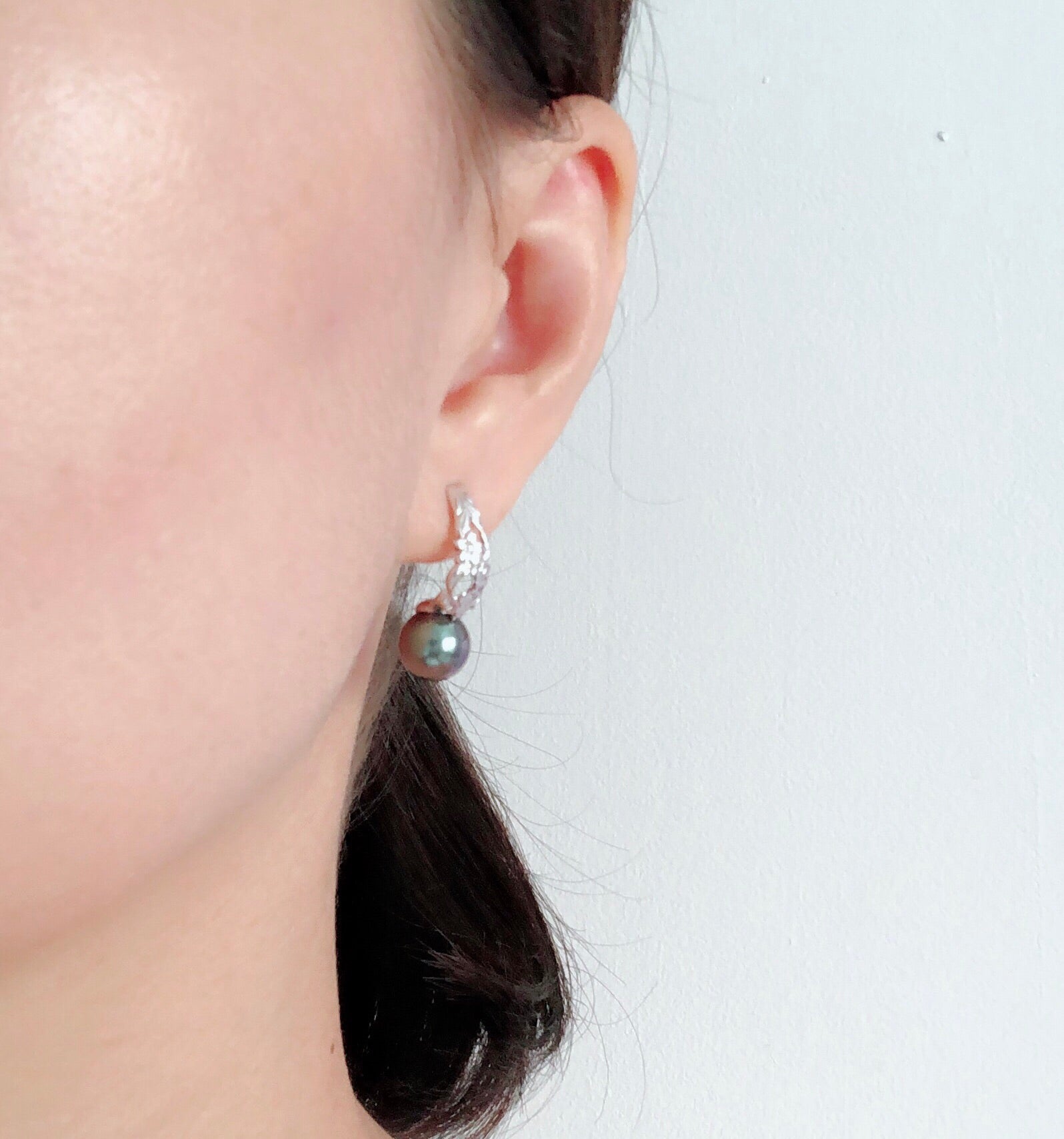 Exquisite Hawaiian Scroll Mini Hoop Earrings with Genuine Tahitian Pearl (E544) - Perfect for Beach Weddings, Vacation & Boho Fashion