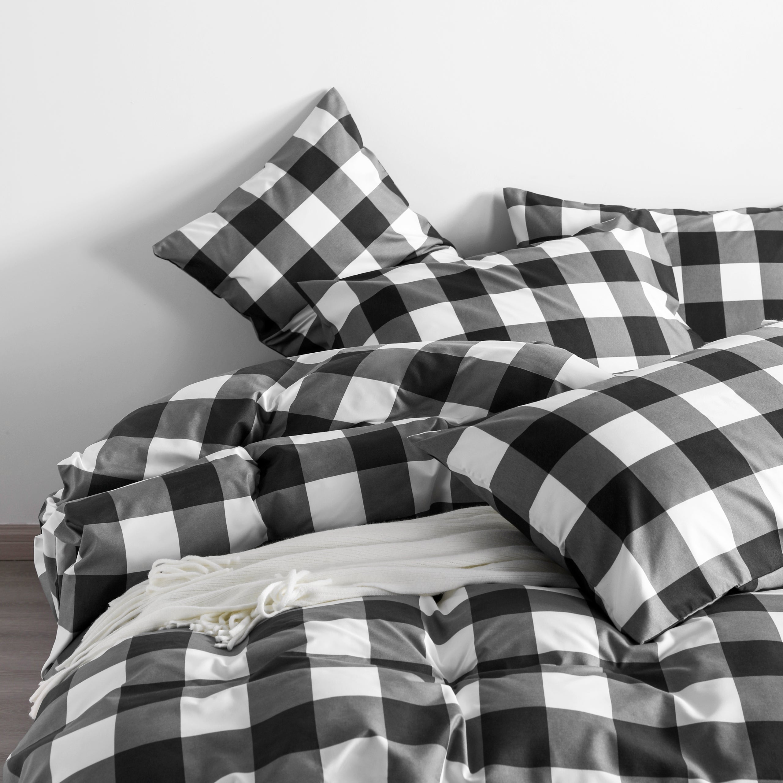 NTBAY 3-Piece Brushed Microfiber Striped Duvet Cover Set - Soft Bedding Set with Pillowcases, Ultra Comfortable for All Seasons - Perfect for Master Bedroom, Guest Room & College Dorm