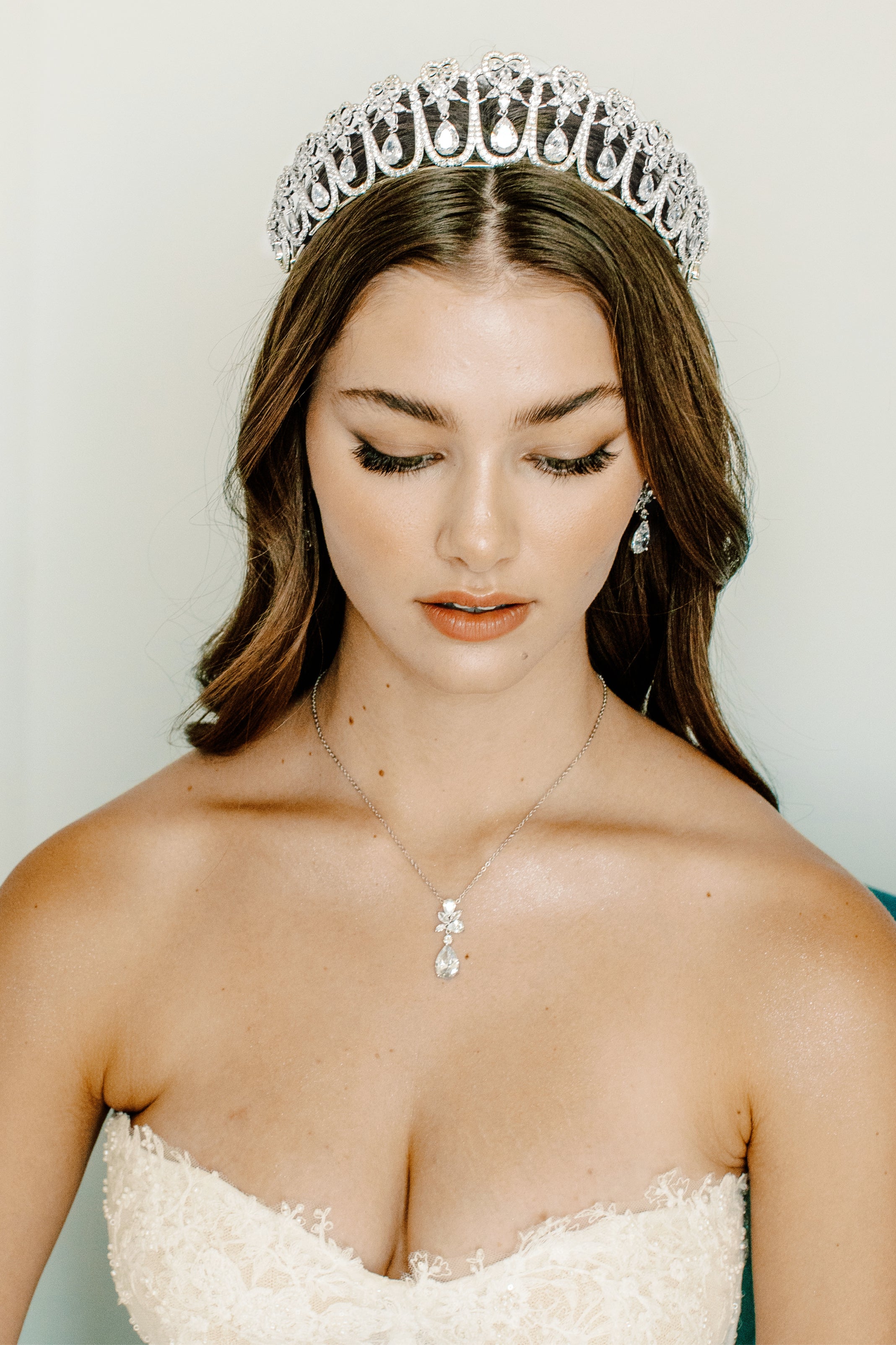 LOVERS KNOT Tiara - Elegant Simulated Diamond Bridal Crown for Weddings, Prom & Special Occasions