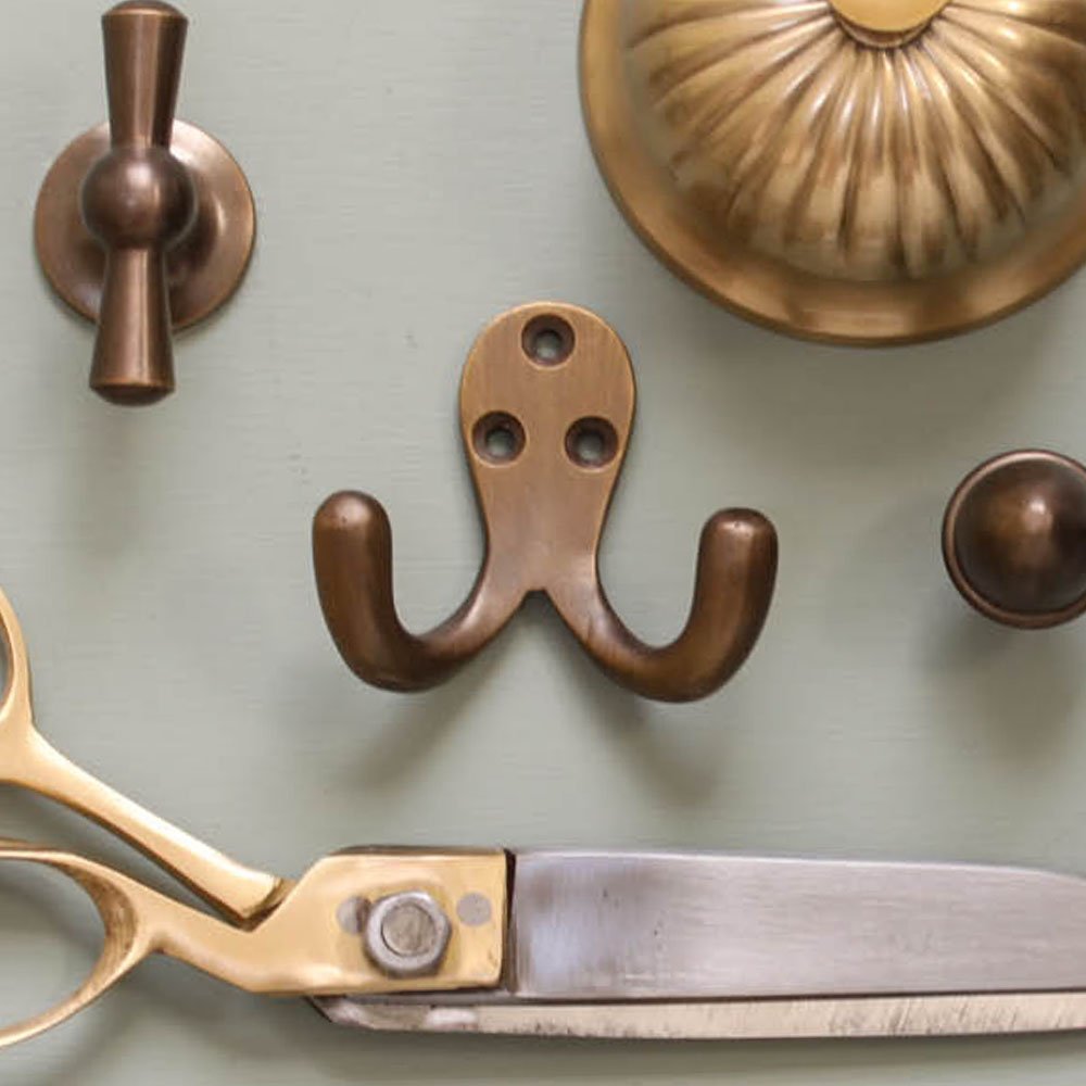 Vintage Distressed Antique Brass Double Coat Hook - Heavy Duty Rustic Wall Hooks for Robes, Hats & Bags - Perfect for Bedroom, Entryway & Bathroom Organization