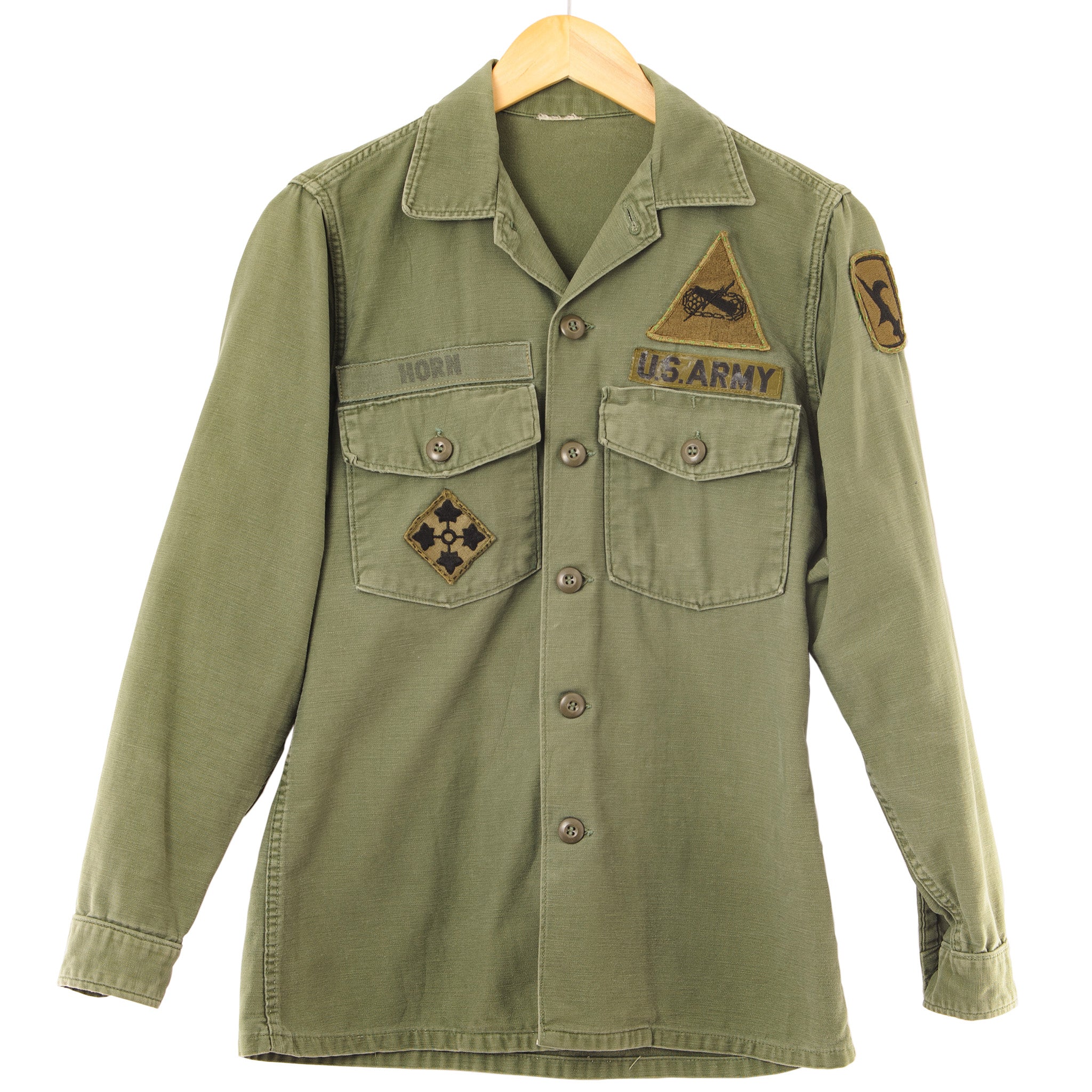 Vintage US Army Utility Shirt P64 1960s Vietnam War Patch 4th Infantry Armor Division - Military Collectible & Historical Reenactment Costume