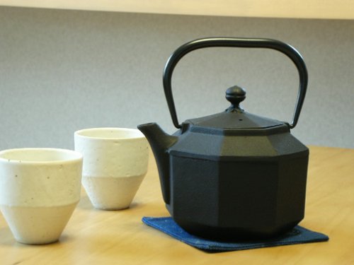 Premium Japanese Nanbu Tekki Cast Iron Octagon Tea Pot by Seieido - Authentic Iron Teapot for Loose Leaf Tea, Matcha & Herbal Brewing - Perfect for Tea Ceremonies, Home Use & Gift Giving