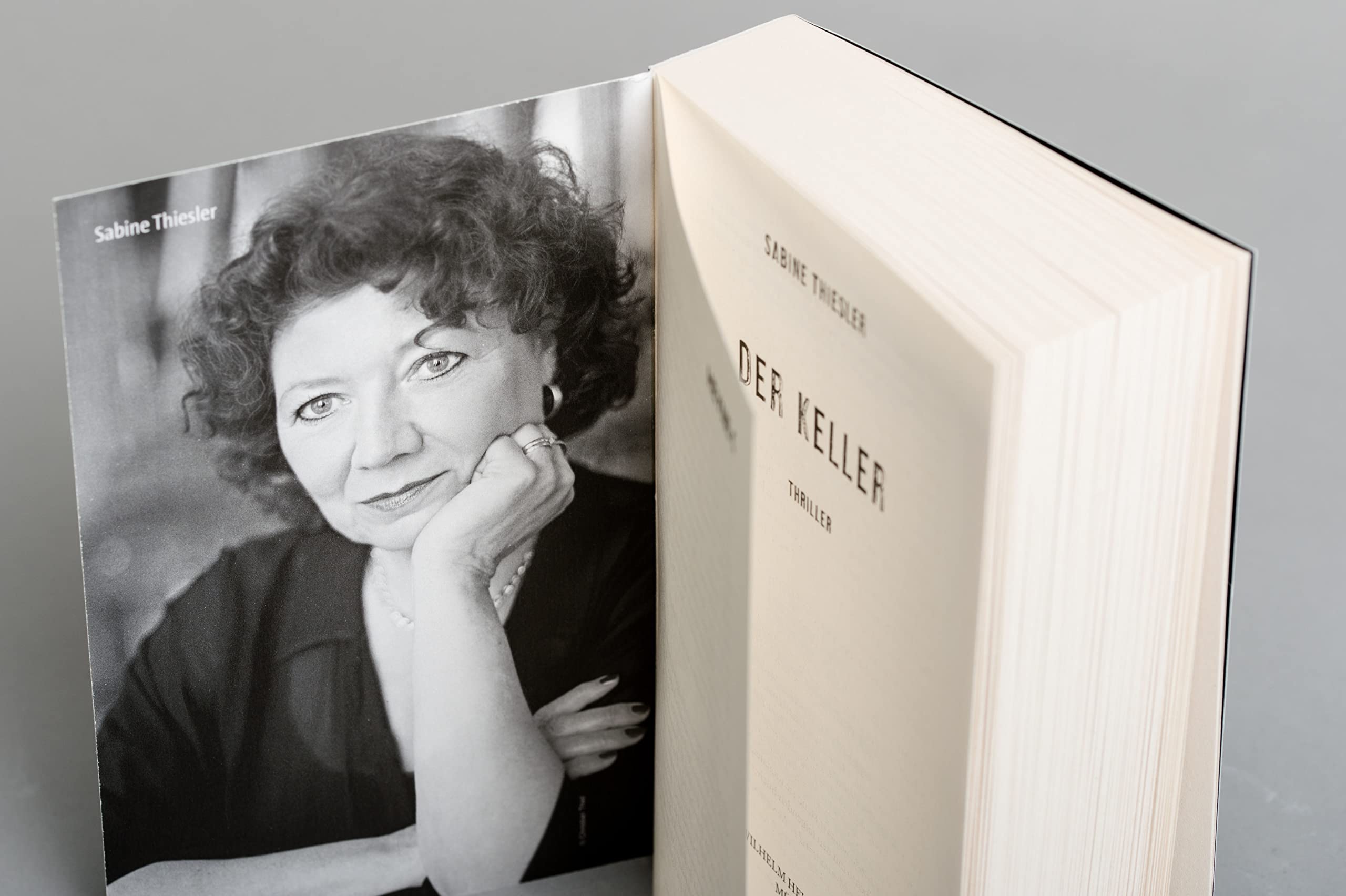 Der Keller: A Gripping Psychological Thriller Novel - Perfect for Mystery Lovers & Book Club Discussions