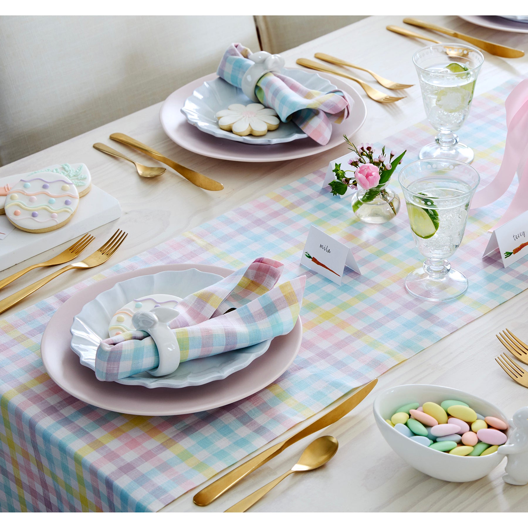 Stylish Gingham Table Runner for Dining & Kitchen Decor - Perfect for Farmhouse, Rustic, and Country Style Tables