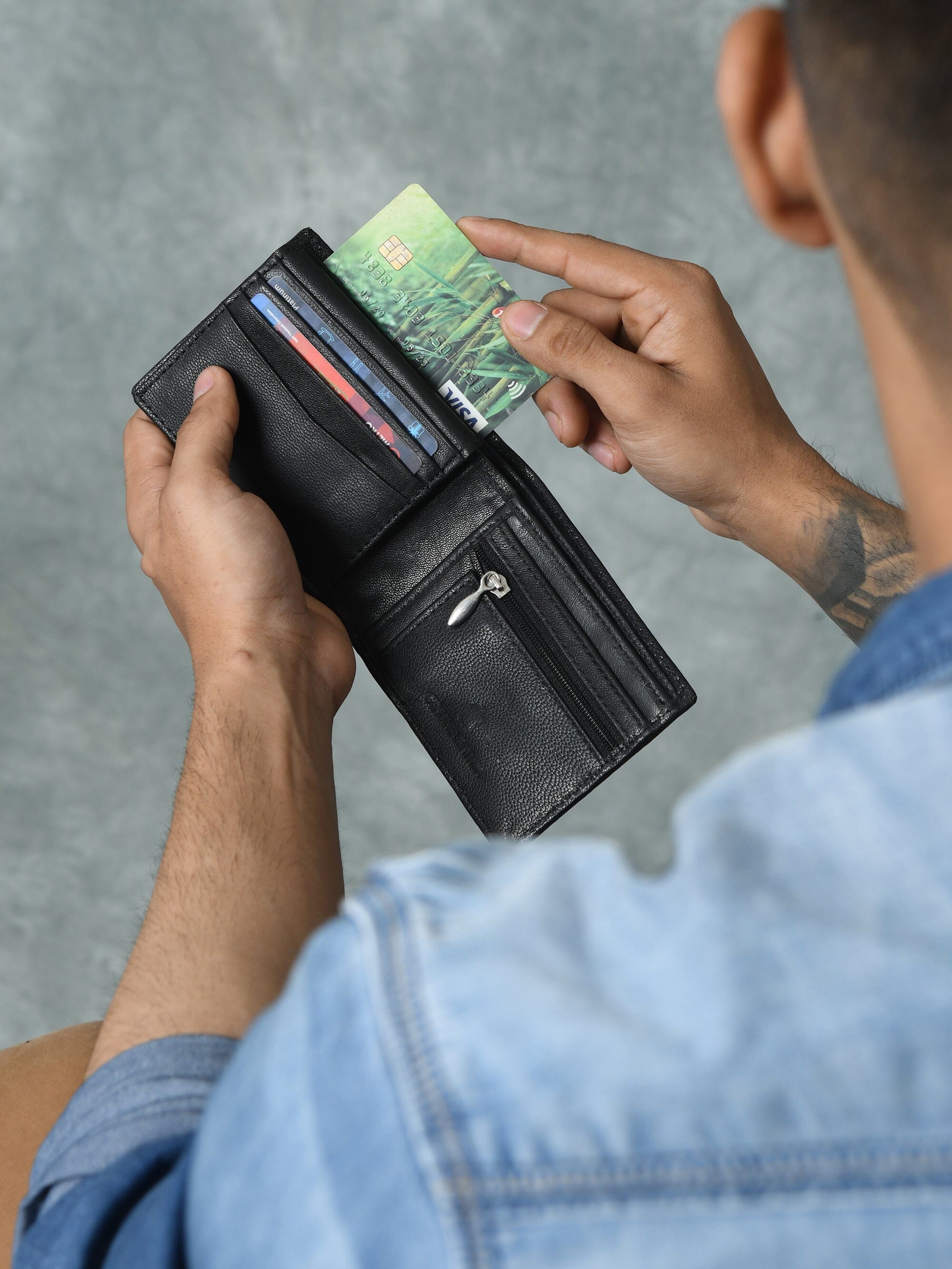 Premium Donovan Men's Leather Wallet - RFID Blocking Slim Bifold Wallet for Men - Perfect for Everyday Use, Travel & Business