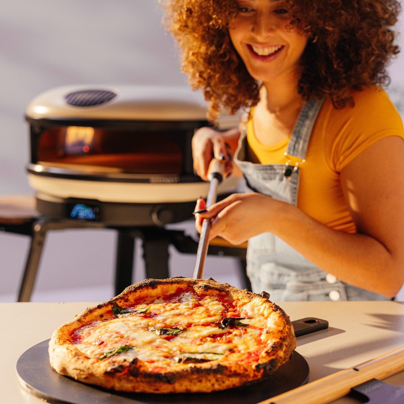 Gozney Utility Turning Peel - Premium Pizza Peel for Outdoor Pizza Ovens - Perfect for Rotating & Serving Wood-Fired Pizzas, Bread & More - Ideal for Backyard Cooking, Camping & Outdoor Entertaining