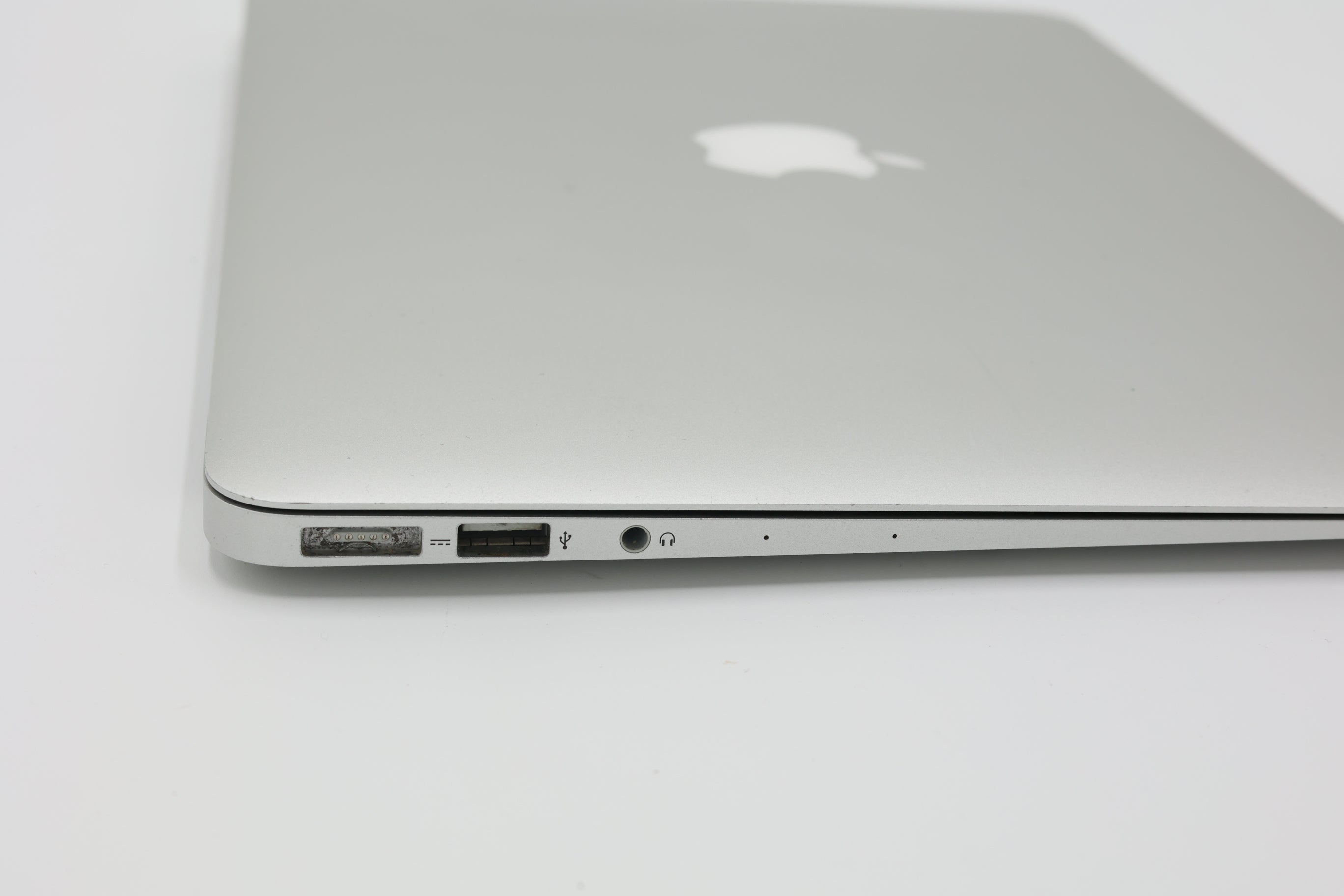 Refurbished Apple MacBook Air 13-inch 1.3GHz i5 4GB RAM Laptop - Lightweight & Portable for Students, Business & Travel