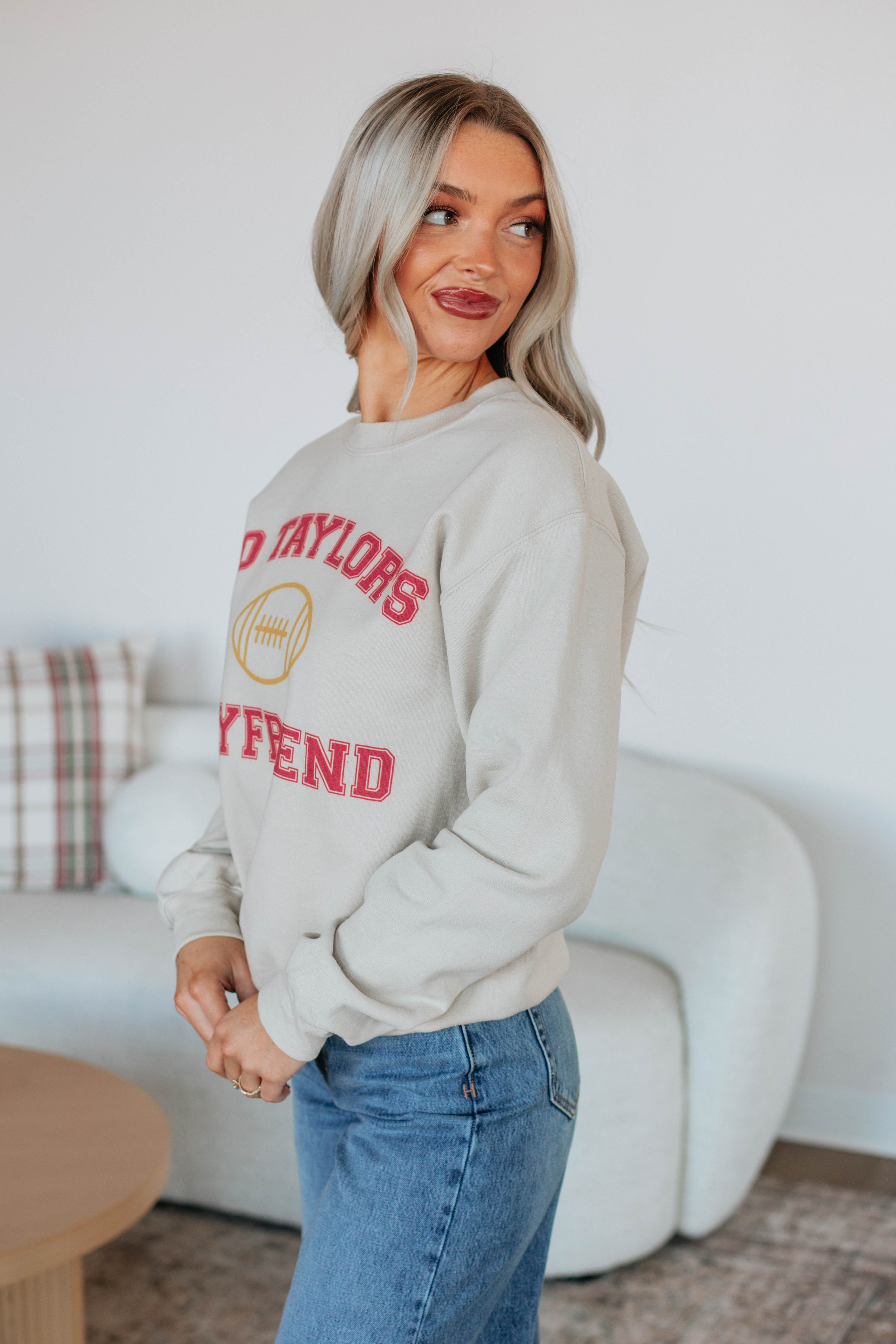 Go Taylor's Boyfriend Crewneck Sweatshirt - Soft & Cozy Pullover for Women - Casual Streetwear for Everyday Wear, Outings & Relaxing at Home