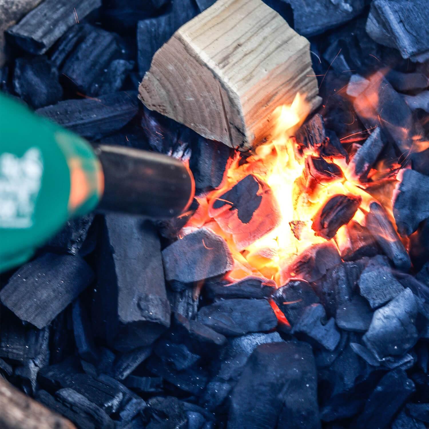 Premium 100% Natural Canadian Maple Lump Charcoal - 8kg (17.6 lbs) for Big Green Egg & Kamado Grills - High Heat, Long Burn, No Chemicals - Perfect for BBQ, Smoking & Outdoor Cooking