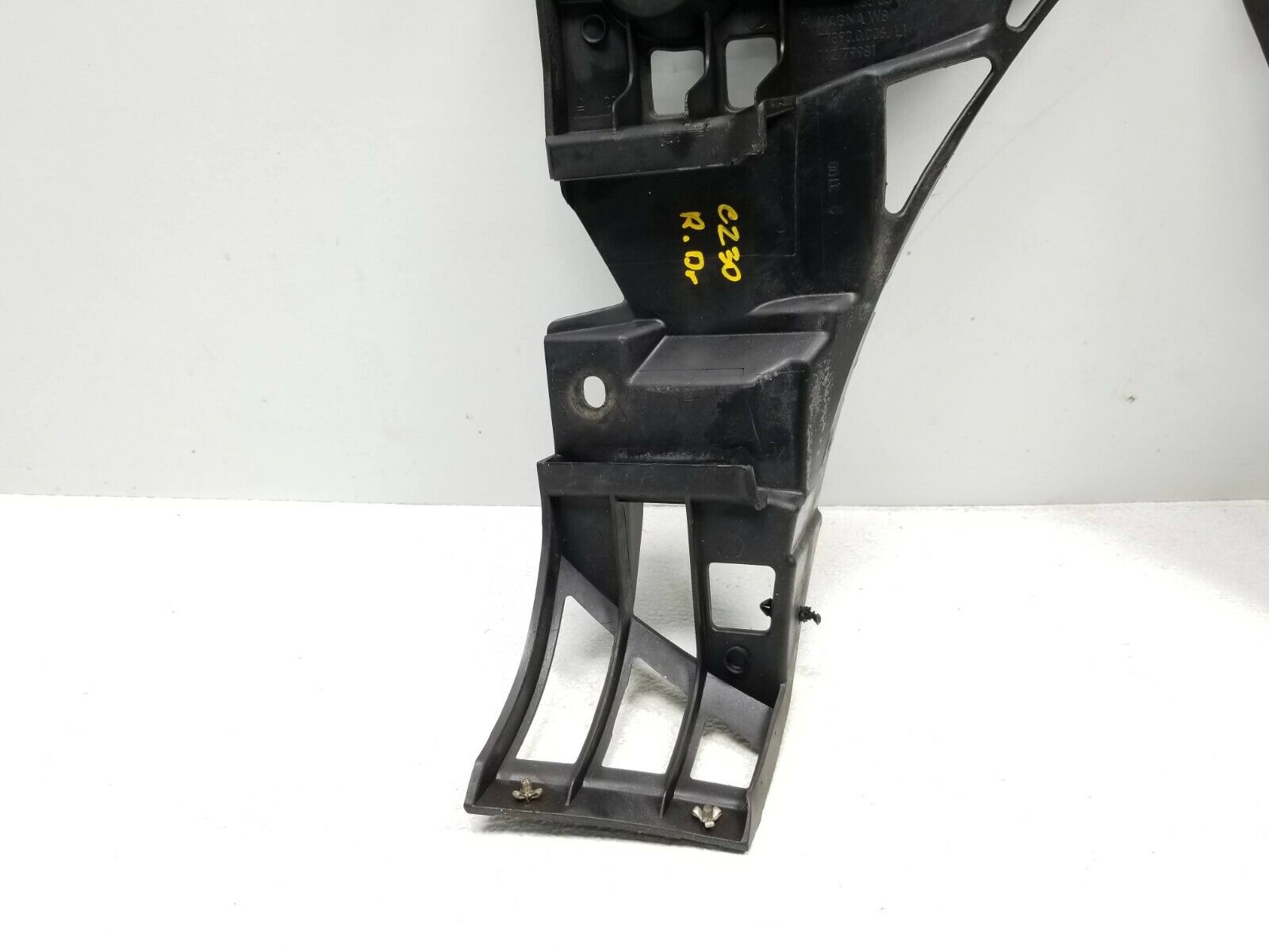 Mercedes Benz W203 C230 Coupe Rear Bumper Guide Bracket Set (2002-2006) - OEM Replacement Parts for Enhanced Safety & Perfect Fit - Ideal for Car Repair & Restoration Projects