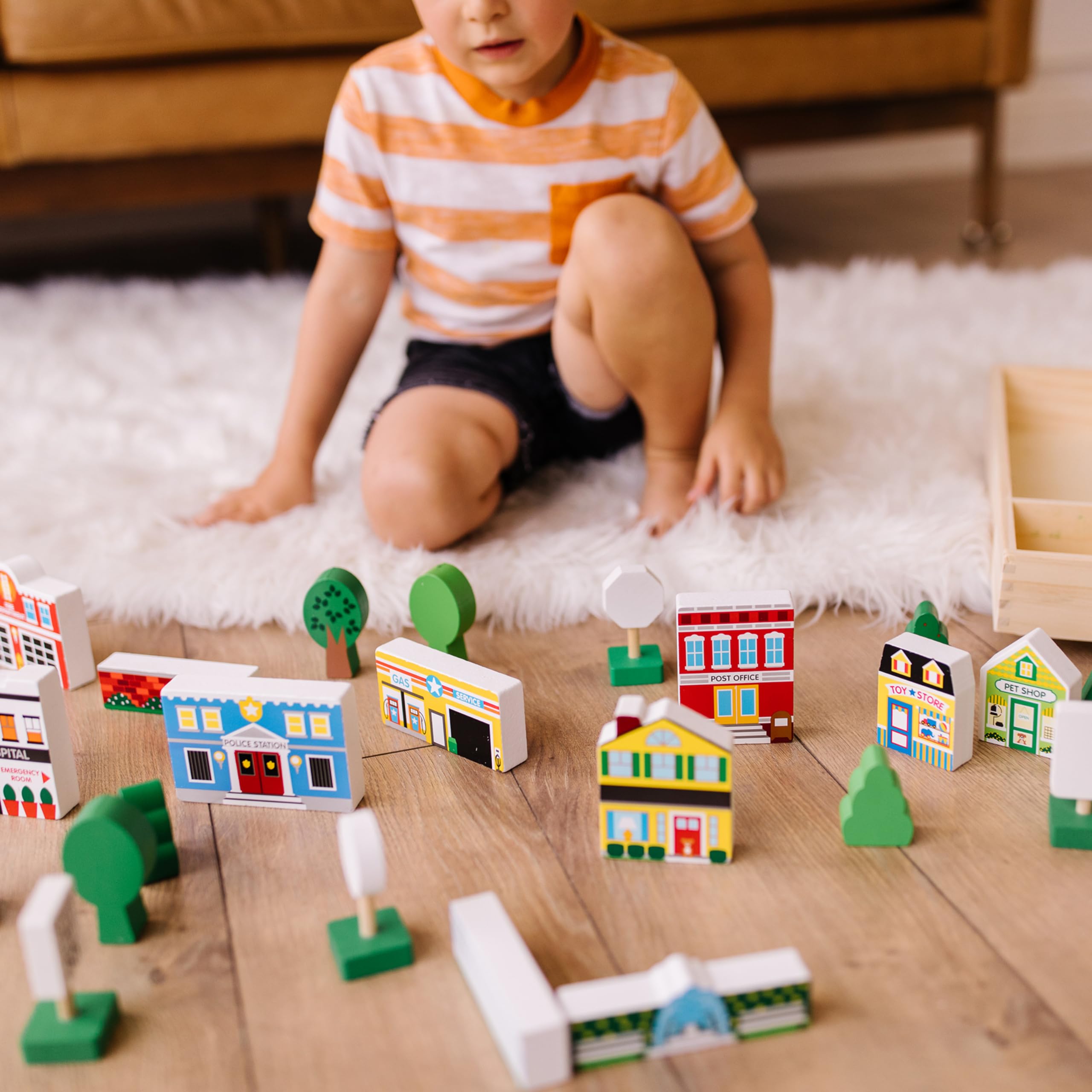 Melissa & Doug Wooden Town Play Set with Storage Tray - 32 Piece Pretend Play Toy for Kids | Perfect for Imaginative Play, Preschool Learning & Home Organization