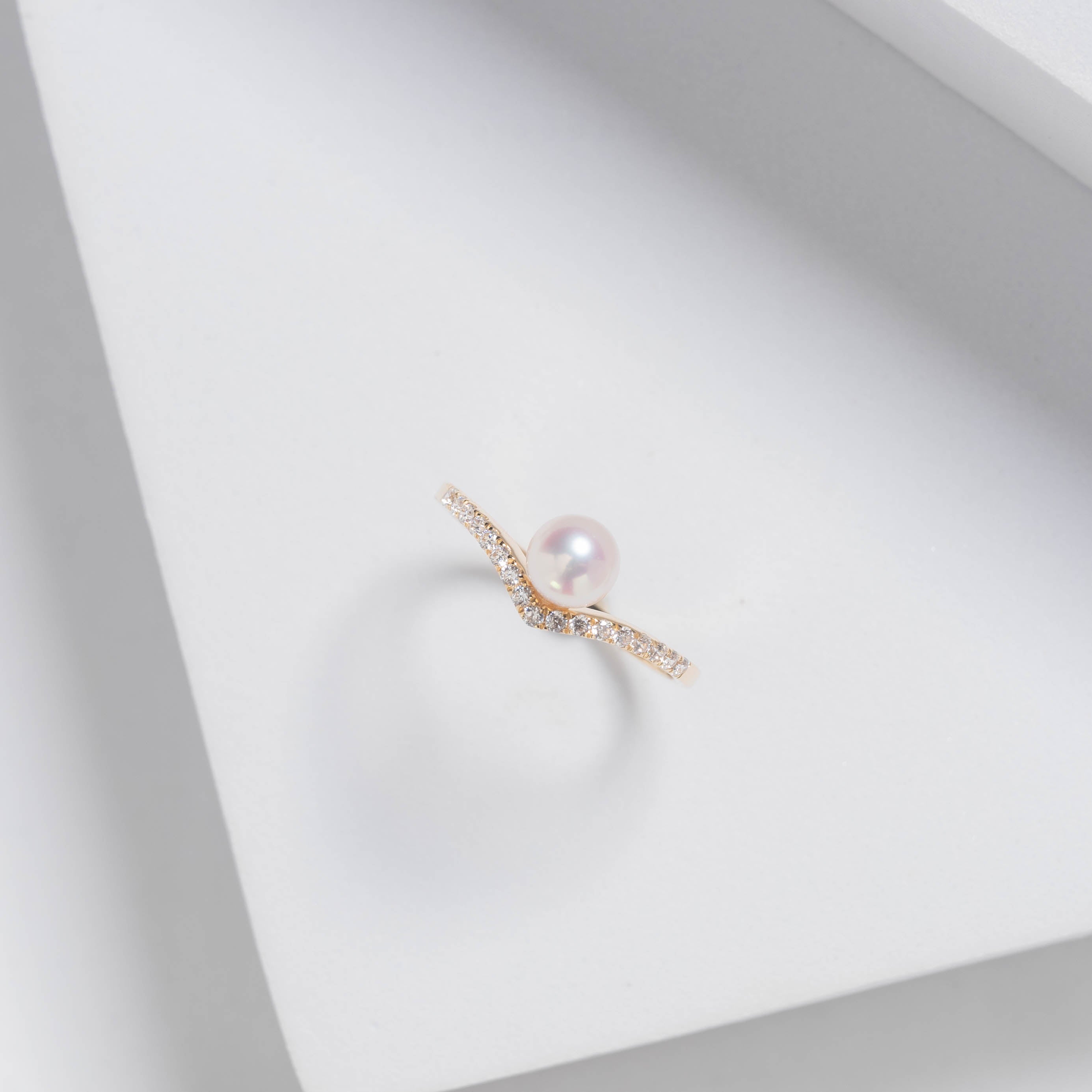 18K Gold Freshwater Pearl Ring for Women - Elegant Pearl Jewelry Gift for Anniversary, Birthday & Wedding - KR00039 | Perfect for Bridal, Party & Special Occasions