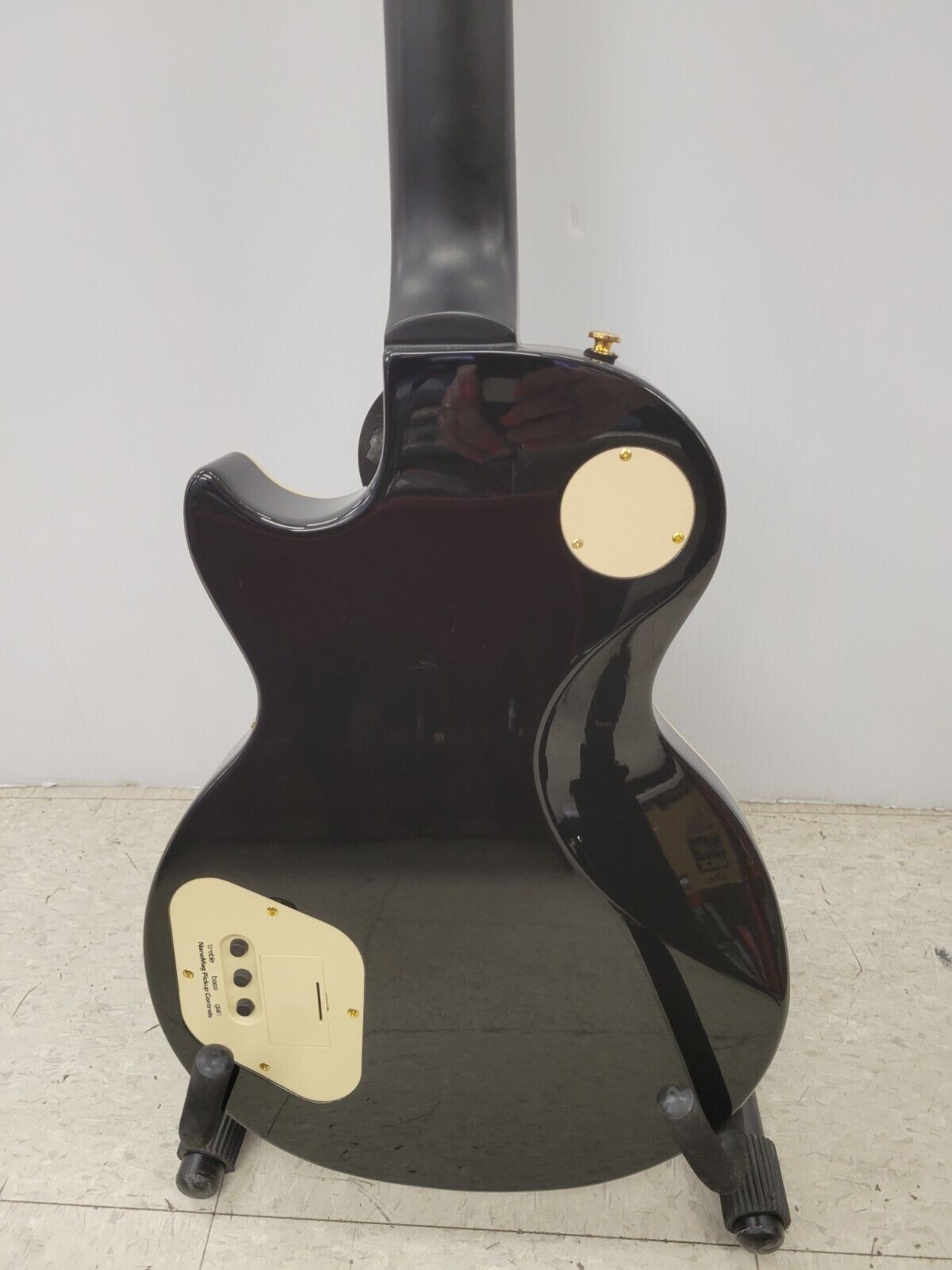 Epiphone Les Paul Ultra Midnight Ebony Electric Guitar - Professional Quality for Rock, Blues & Stage Performance