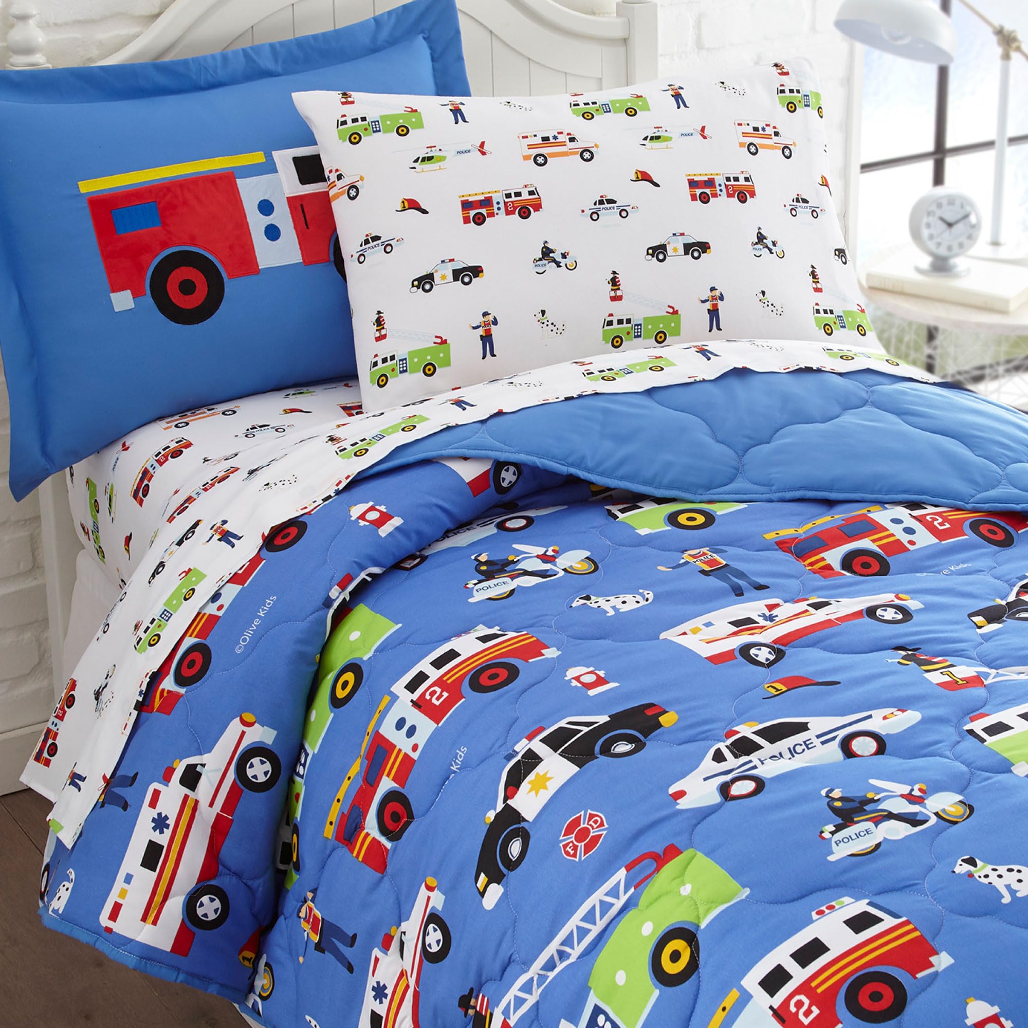 Wildkin Kids 5-Piece Twin Bed in a Bag Microfiber Bedding Set - Comforter, Flat Sheet, Fitted Sheet, Pillowcase & Sham for Boys & Girls (Heroes Design) | Perfect for Kids' Bedrooms, Sleepovers & Cozy Nights