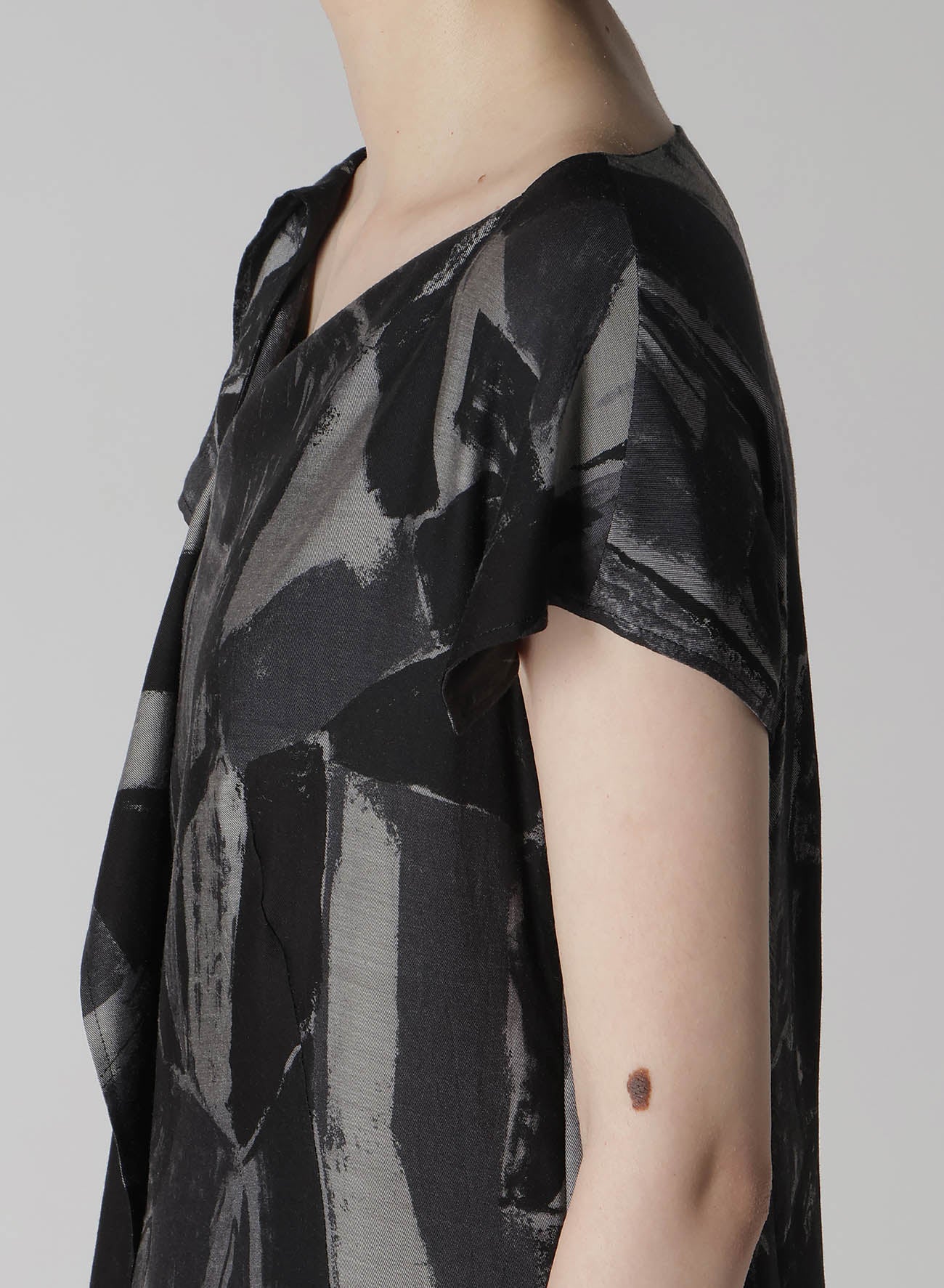 Stylish CU/DUNGAREE Twill Painted City Print Handkerchief Hem Dress - Perfect for Casual Outings, Date Nights & Summer Fashion