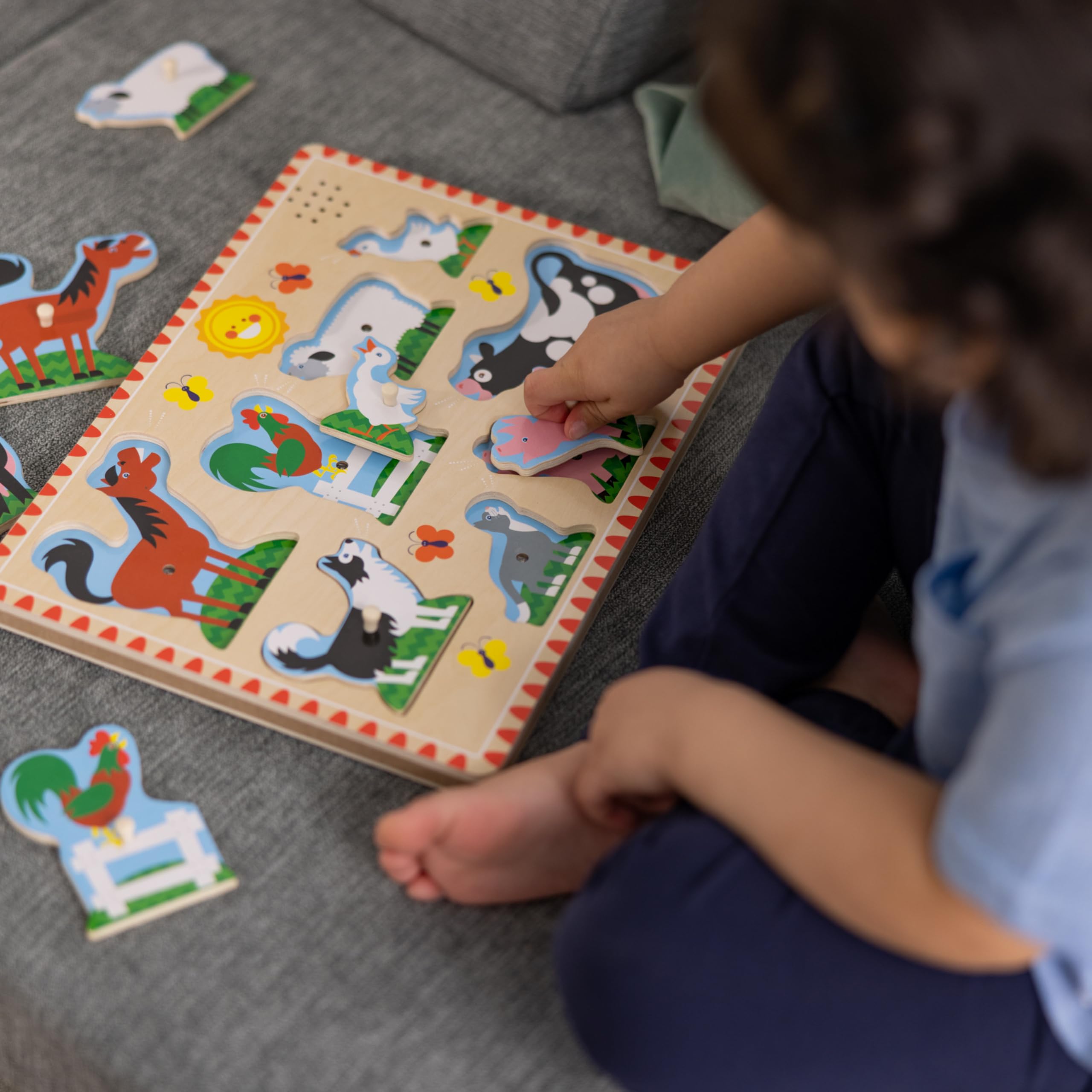 Melissa & Doug Farm Animals Sound Puzzle - Wooden Peg Puzzle with 8 Pieces & Realistic Animal Sounds - Educational Toddler Toy for Learning & Playtime Fun