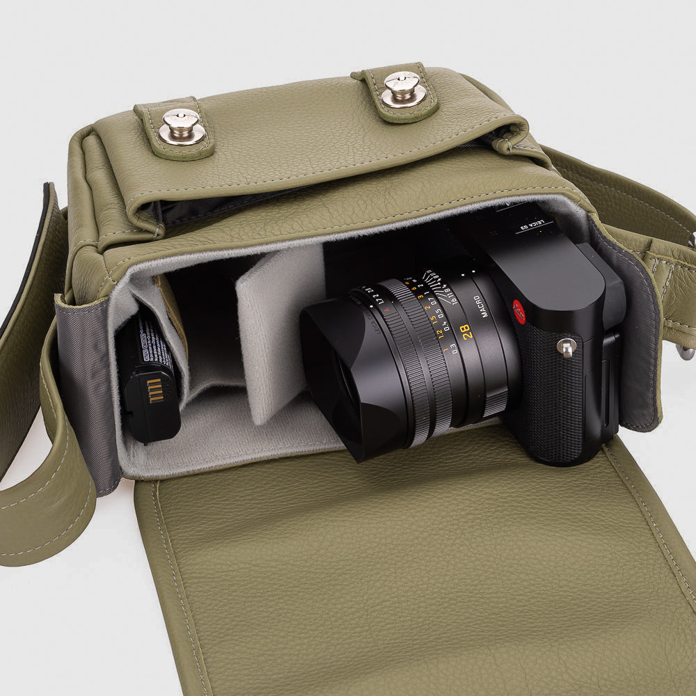 Oberwerth 'Phil' Premium Leather Camera Bag for DSLR & Mirrorless Cameras - Waterproof & Stylish Photography Accessory for Travel, Street & Professional Use