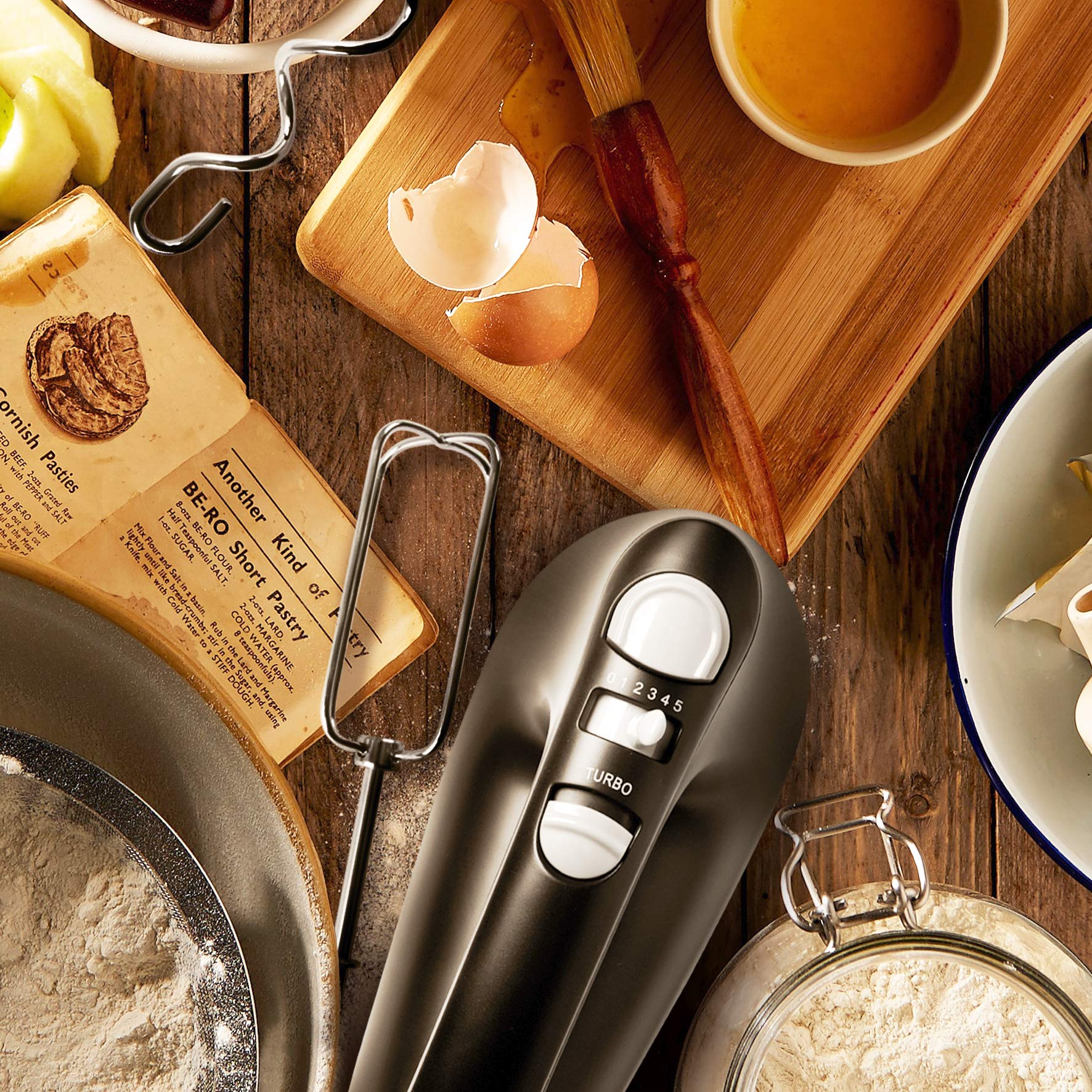 Duronic HM4 BK 400W Electric Hand Mixer - Powerful Kitchen Mixer for Baking, Dough, Bread, Eggs & Cake Batter - Includes Whisk, Hooks & Beaters with Storage Case - Perfect for Home Bakers & Cooking Enthusiasts (Black)