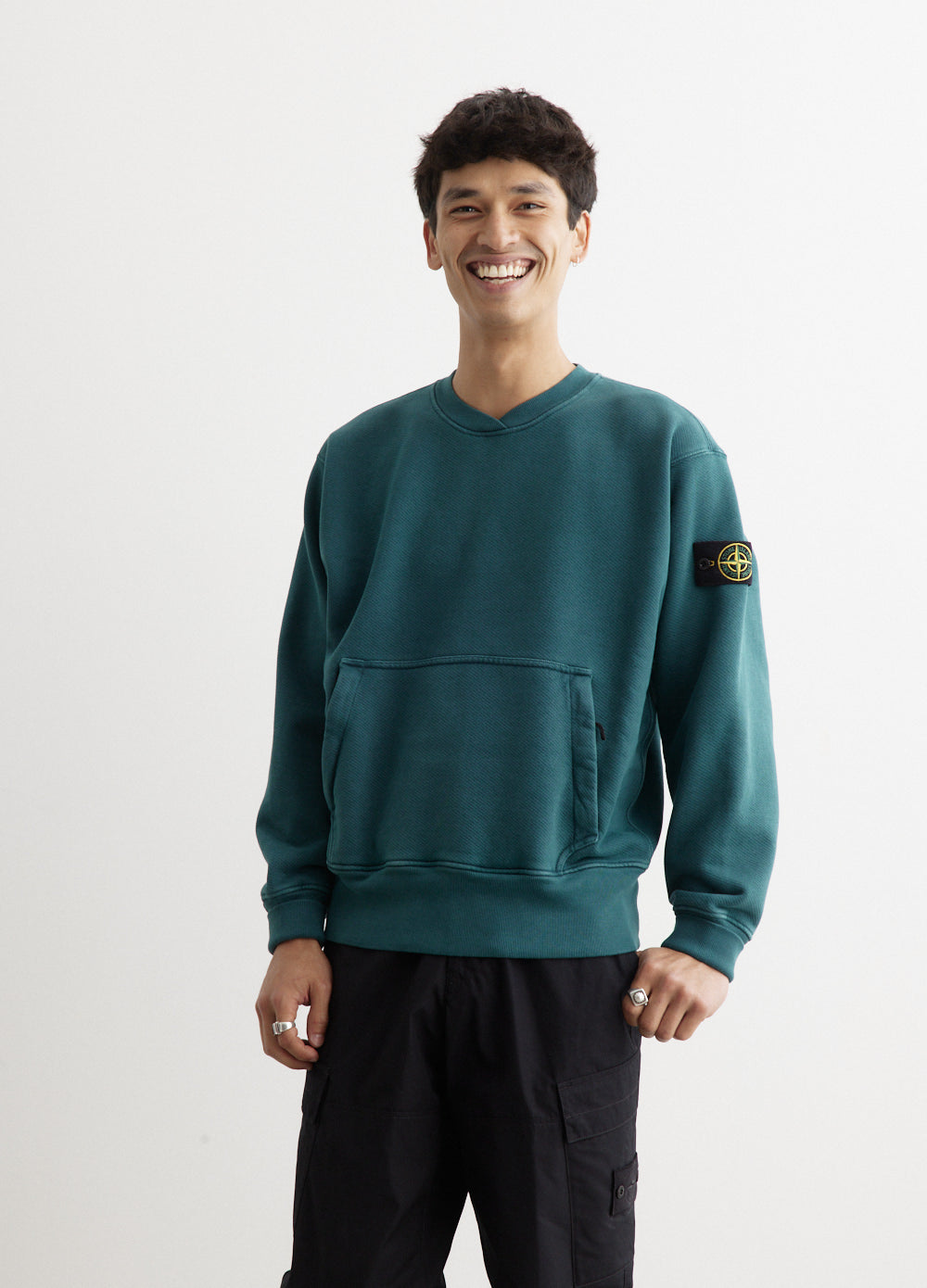 Stylish Oversized Sweatshirt with Badge Pouch Pocket - Cozy Casual Wear for Women & Men | Perfect for Work, Travel & Everyday Comfort