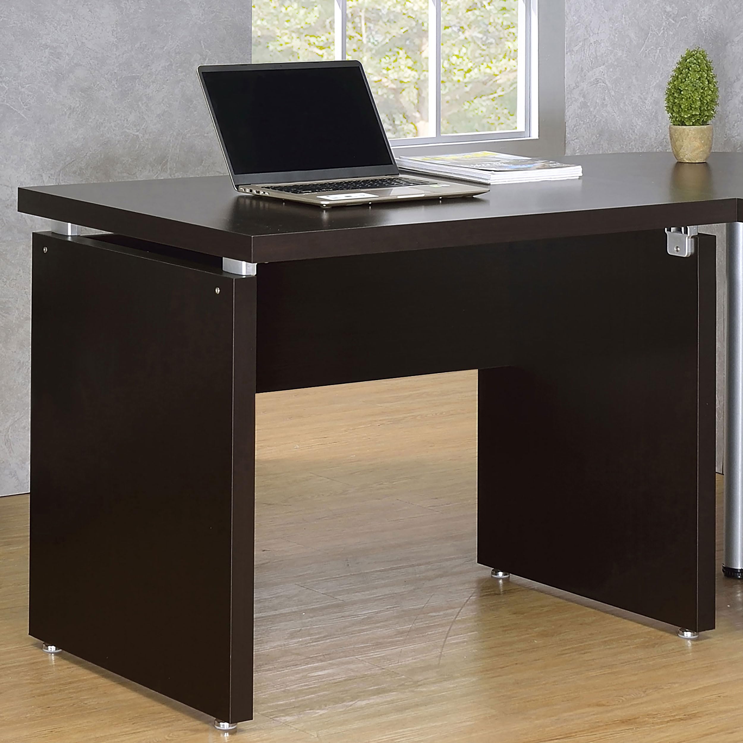 Coaster Home Furnishings Skylar Extendable Dining Table in Cappuccino Finish - Perfect for Small Spaces, Kitchen Nooks & Apartment Dining Areas