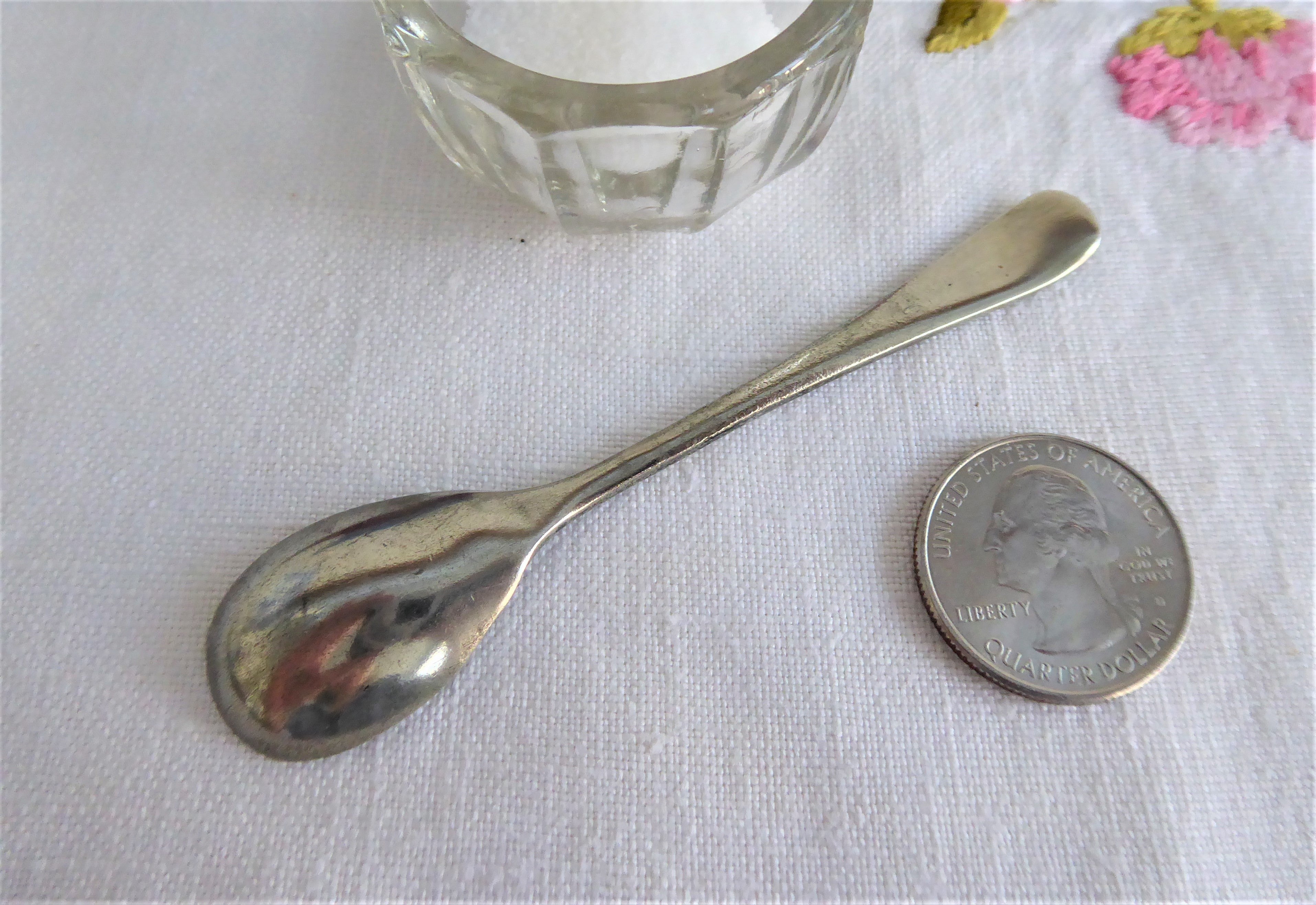 Vintage 1920s Silver Plated Oval Salt Spoon with Embossed Mustard Design & Fancy Handle - Perfect for Antique Tea Sets, Victorian Table Settings & Collectible Silverware