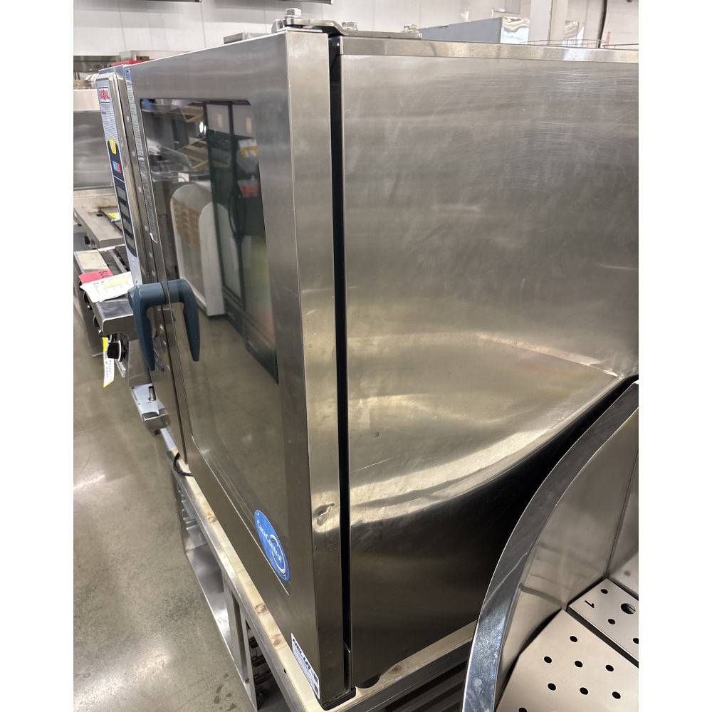 Used Rational SCC 102 G Gas Combination Oven with Stand - Professional Commercial Kitchen Equipment for Restaurants, Bakeries & Catering Services